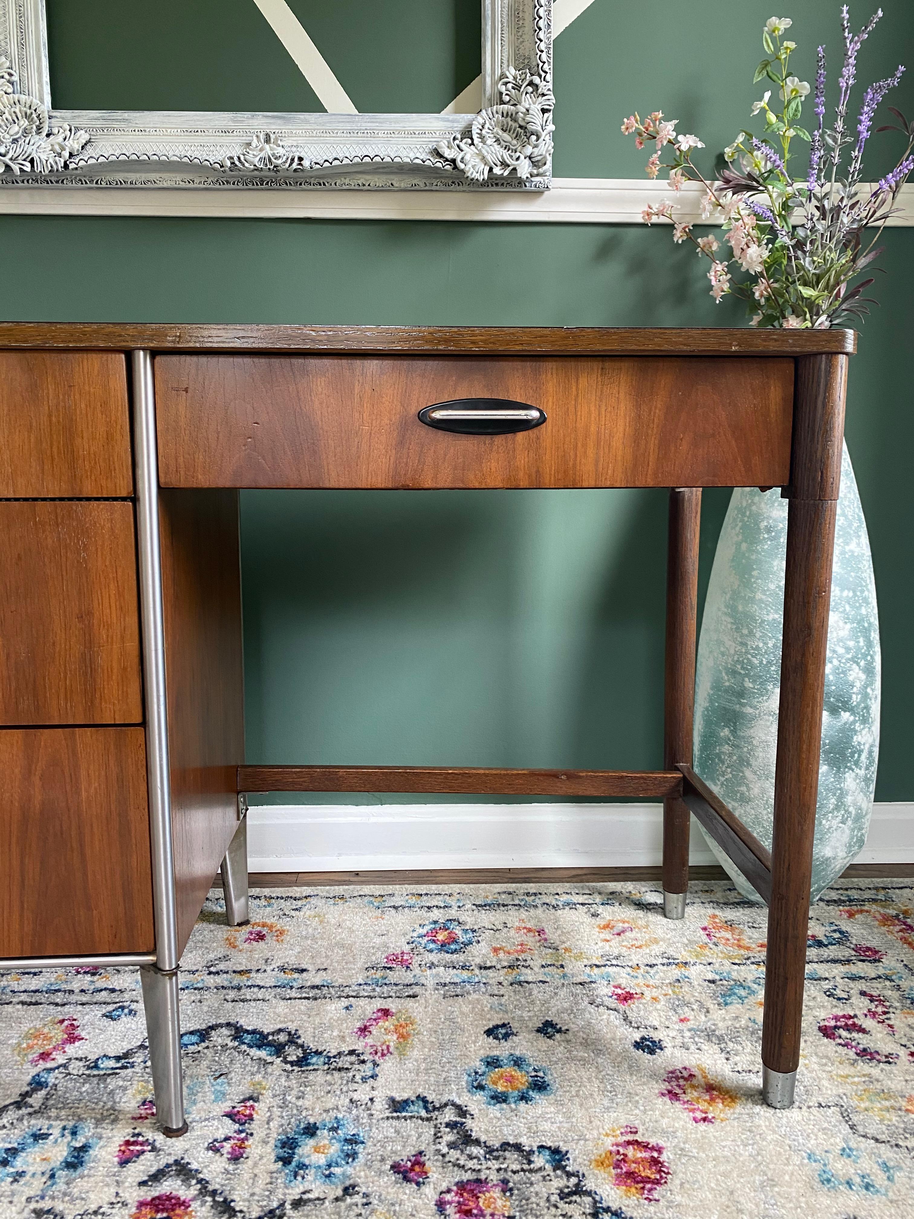 Mid-Century Modern Hill-Rom Co Steel Desk In Good Condition In Medina, OH