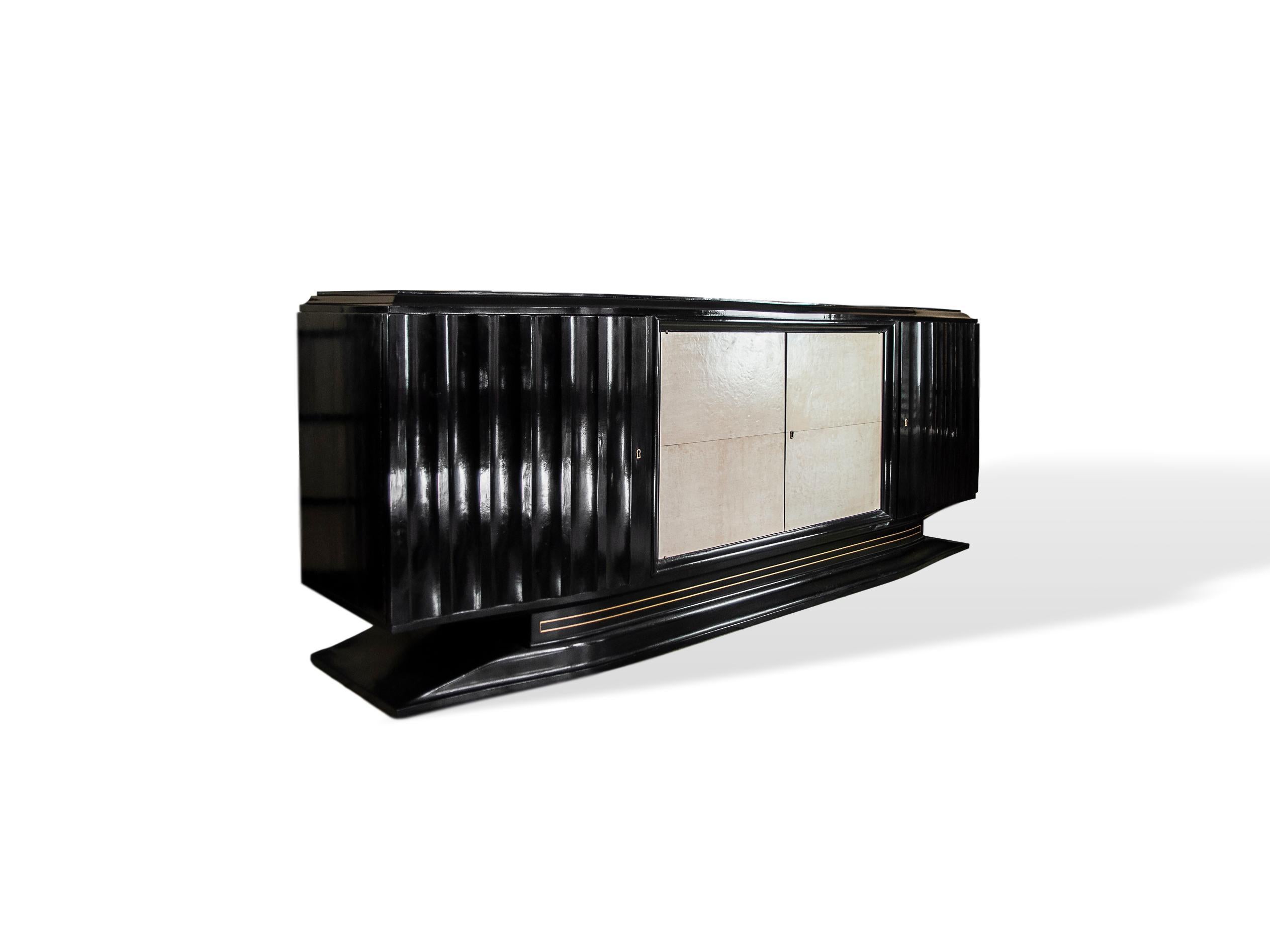Mid-Century Modern Hollywood Regency Art Deco black lacquered and vellum sideboard, French, circa 1940, with inlaid bronze stringing, on a floating base.

Measures: D 22