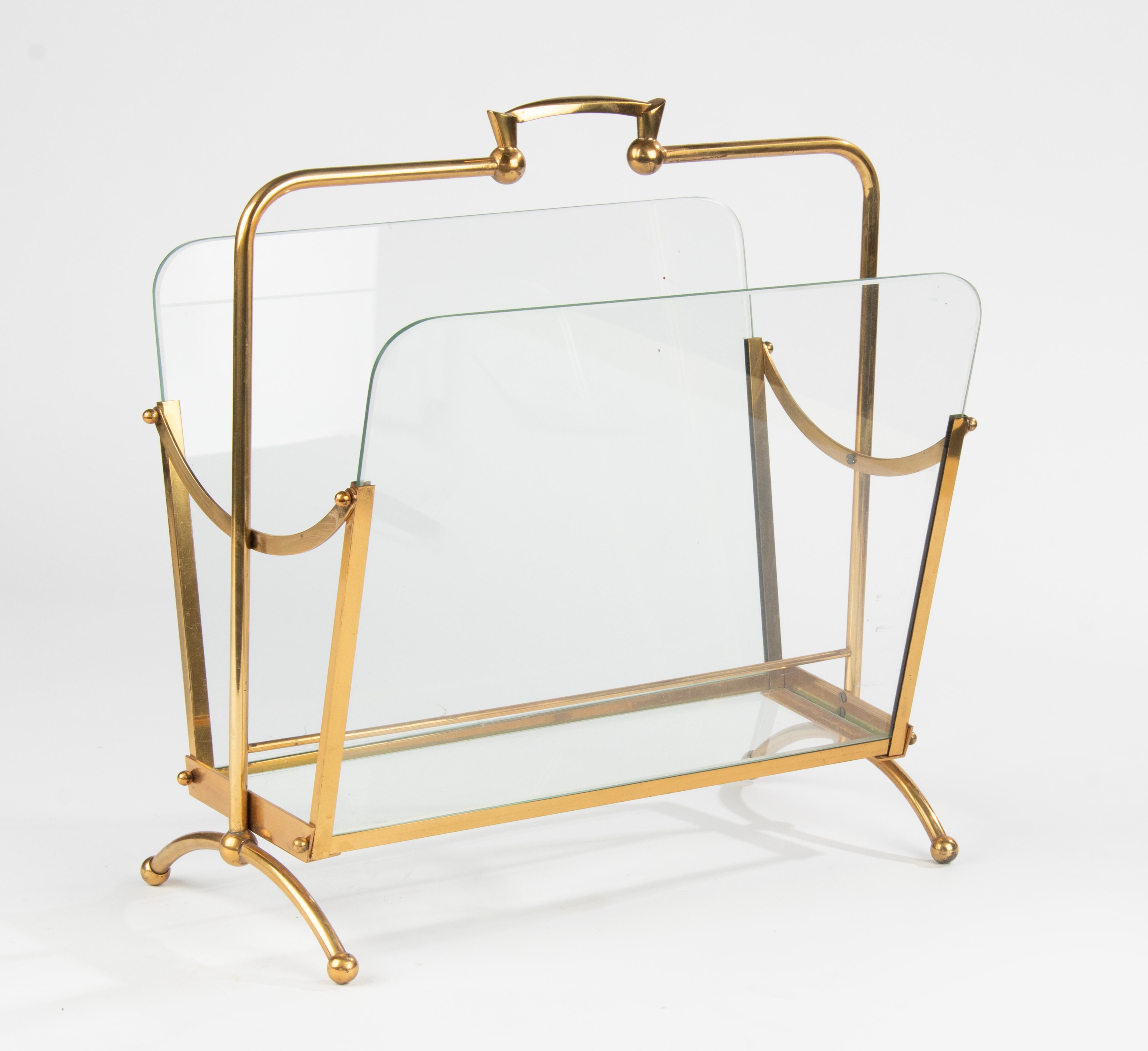 Mid-Century Modern Hollywood Regency Brass Colored Magazine Rack/Stand For Sale 5