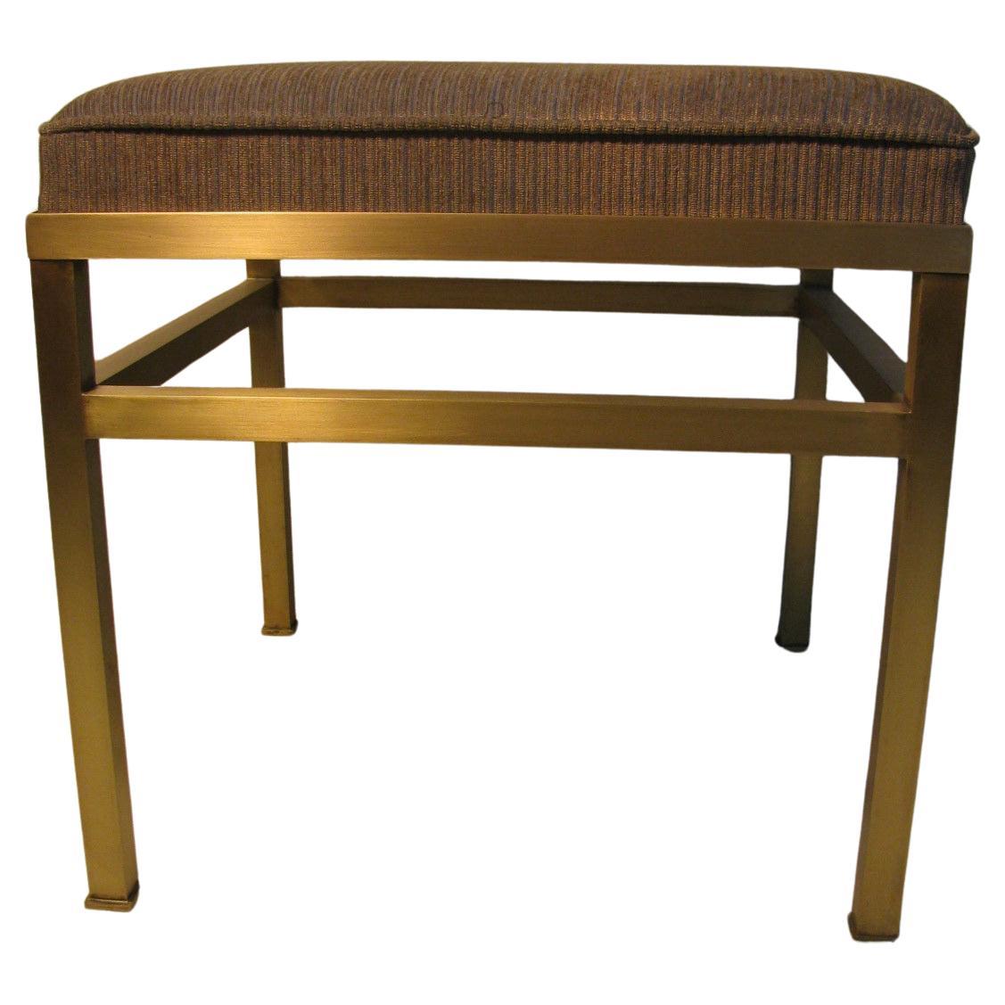 Pouf ottomano in ottone in stile Mid-Century Modern Hollywood Regency di McCobb