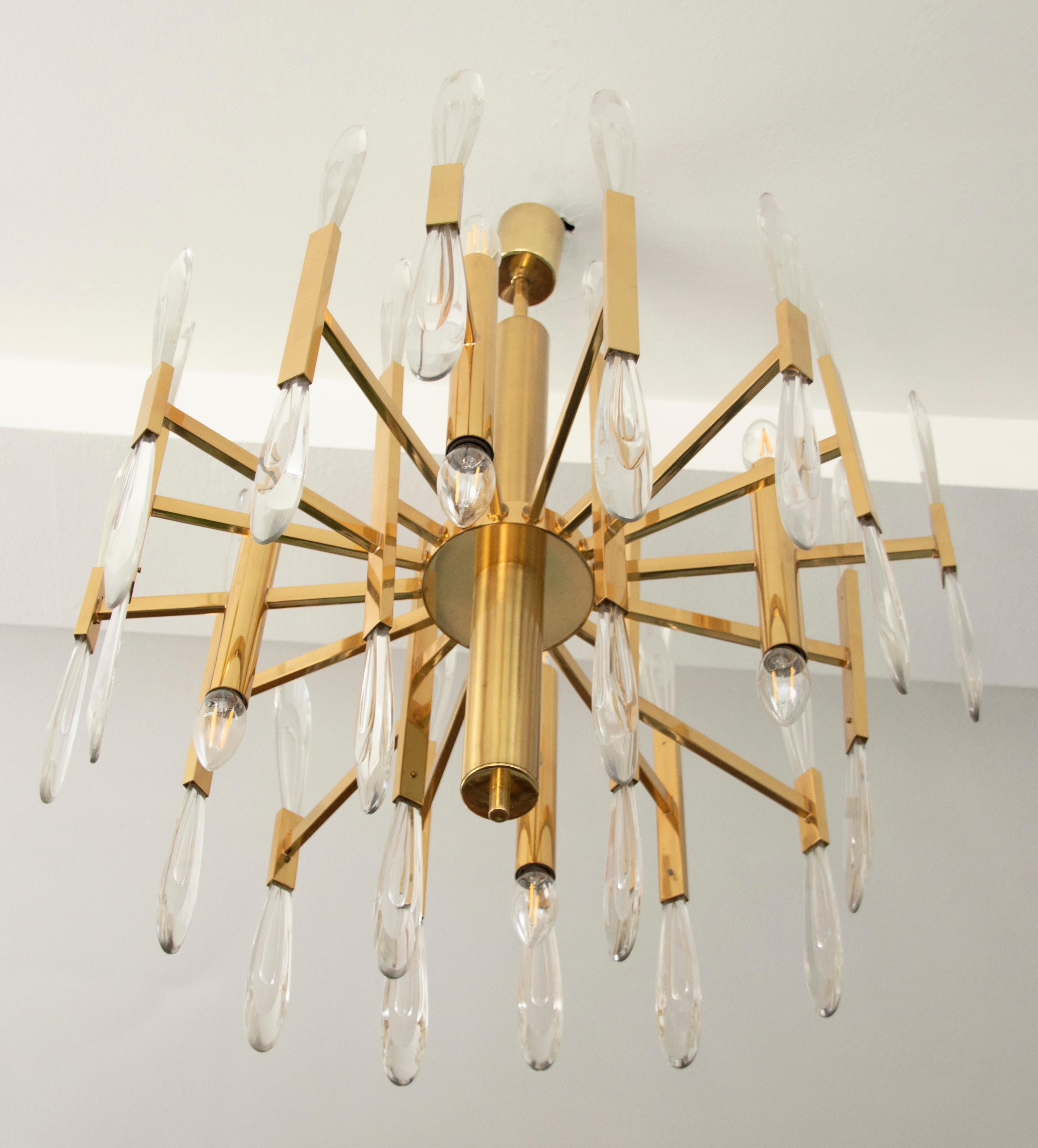 Lampadario Hollywood Regency moderno di metà secolo con gocce di cristallo di Gaetano Sciolari in vendita 2
