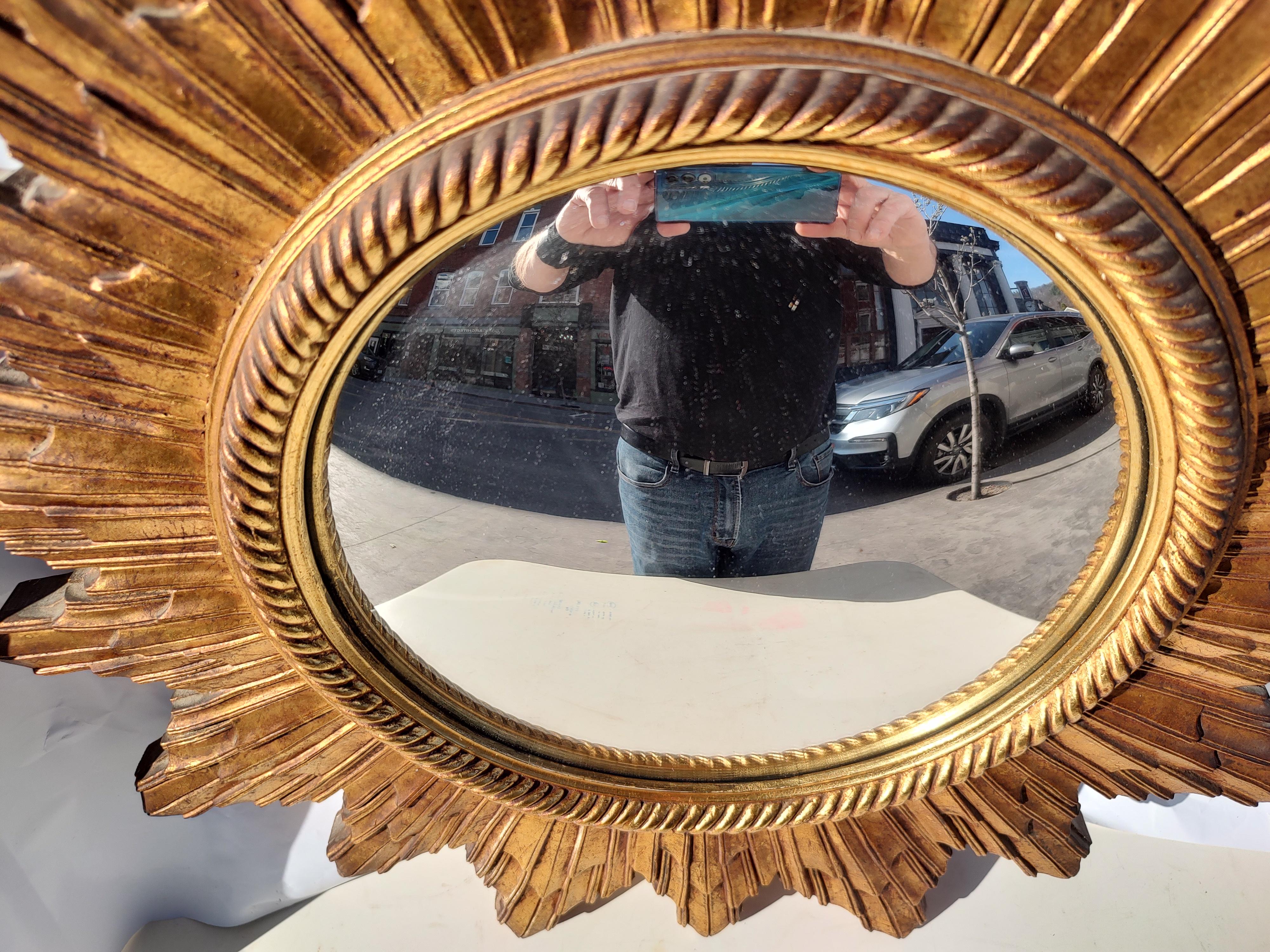 Mid-Century Modern Carved Wood Hollywood Regency Convex Sunburst Mirror C1965 In Good Condition For Sale In Port Jervis, NY