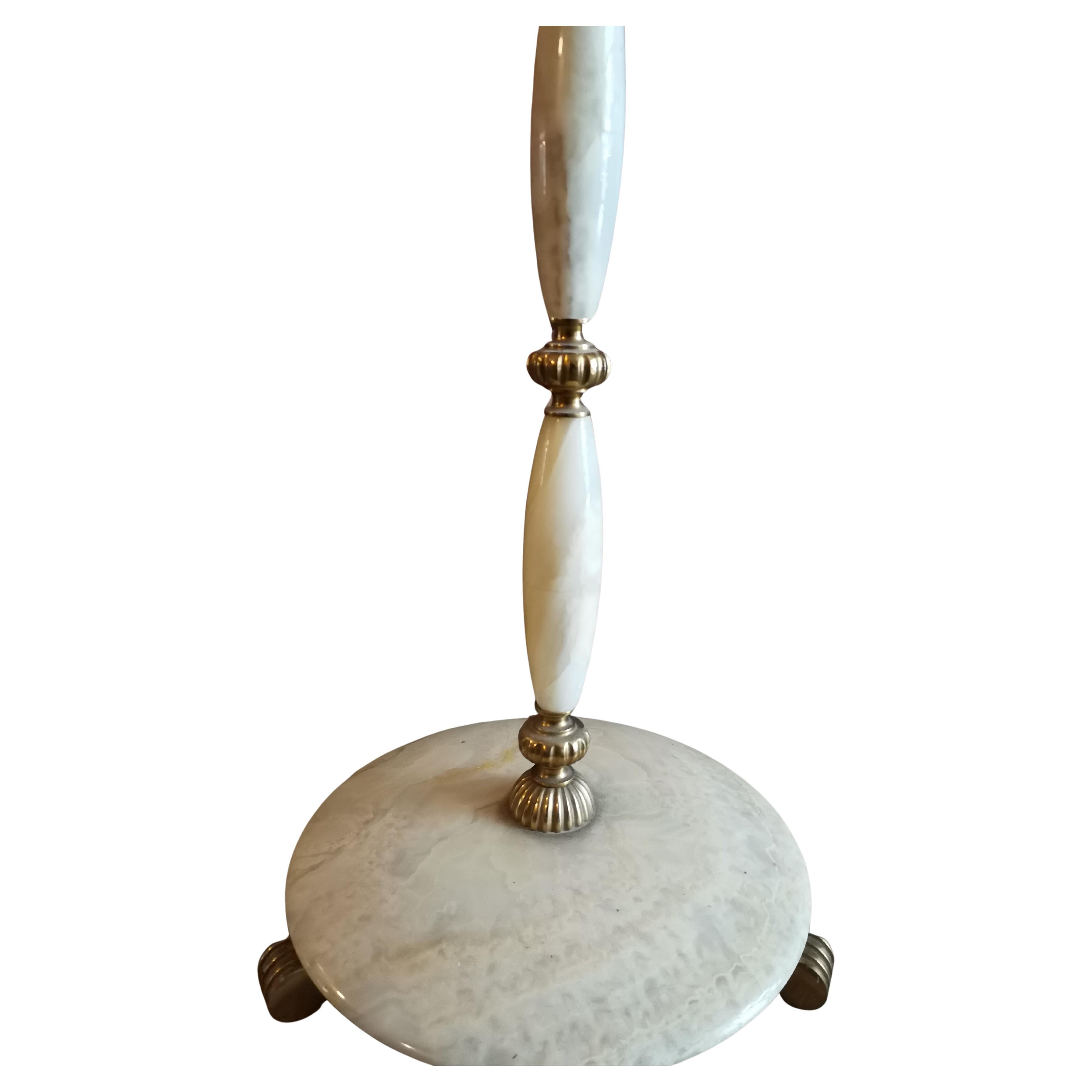 Ottone Lampada da terra Mid-Century Modern Hollywood Regency realizzata in onice in vendita