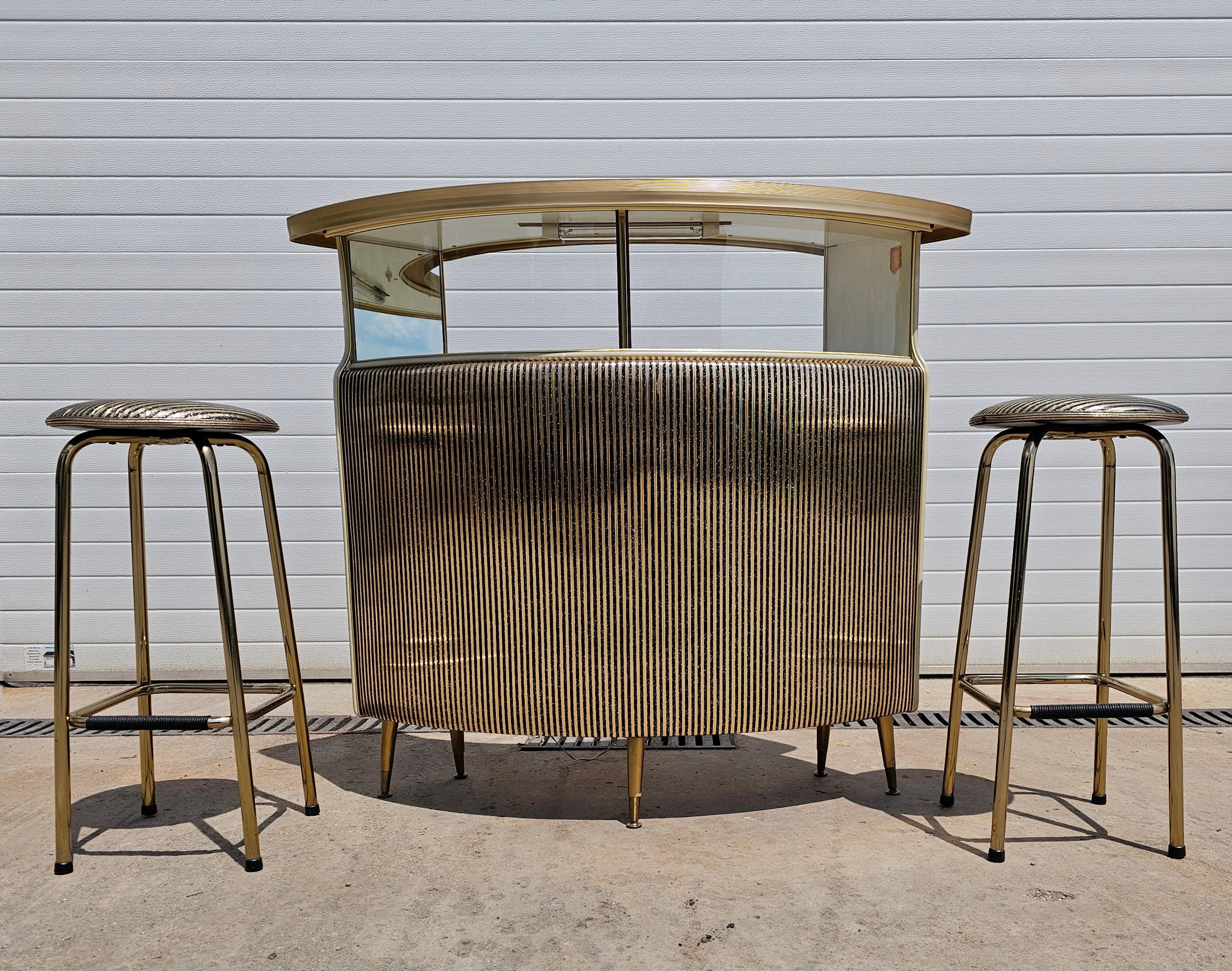 Mid Century Modern Home Cocktail Bar with bar stools and mirror, England 1960s For Sale 5