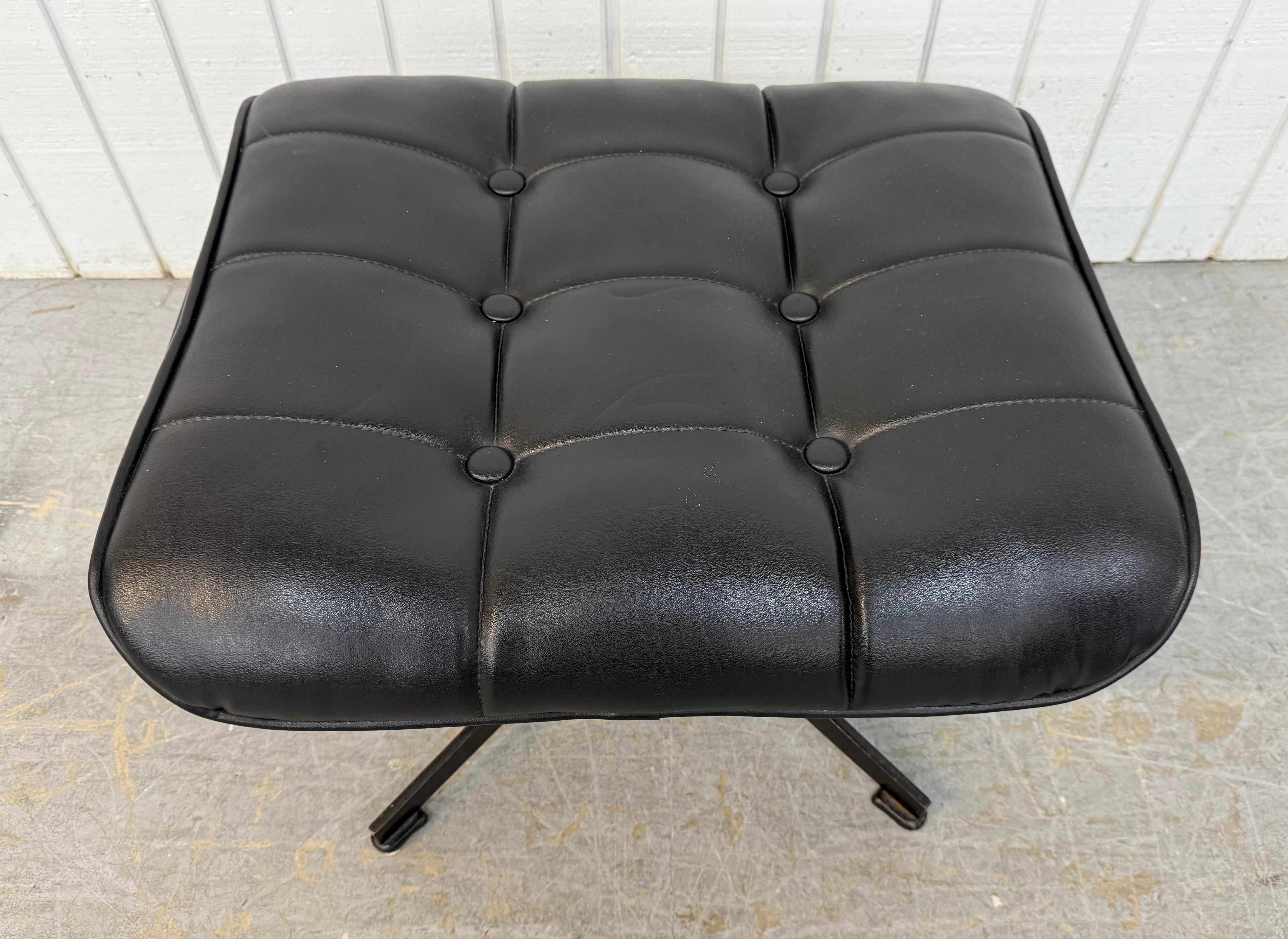 Chaise longue pivotante en cuir noir Homecreast Mid-Century Modern Style Eames en vente 4