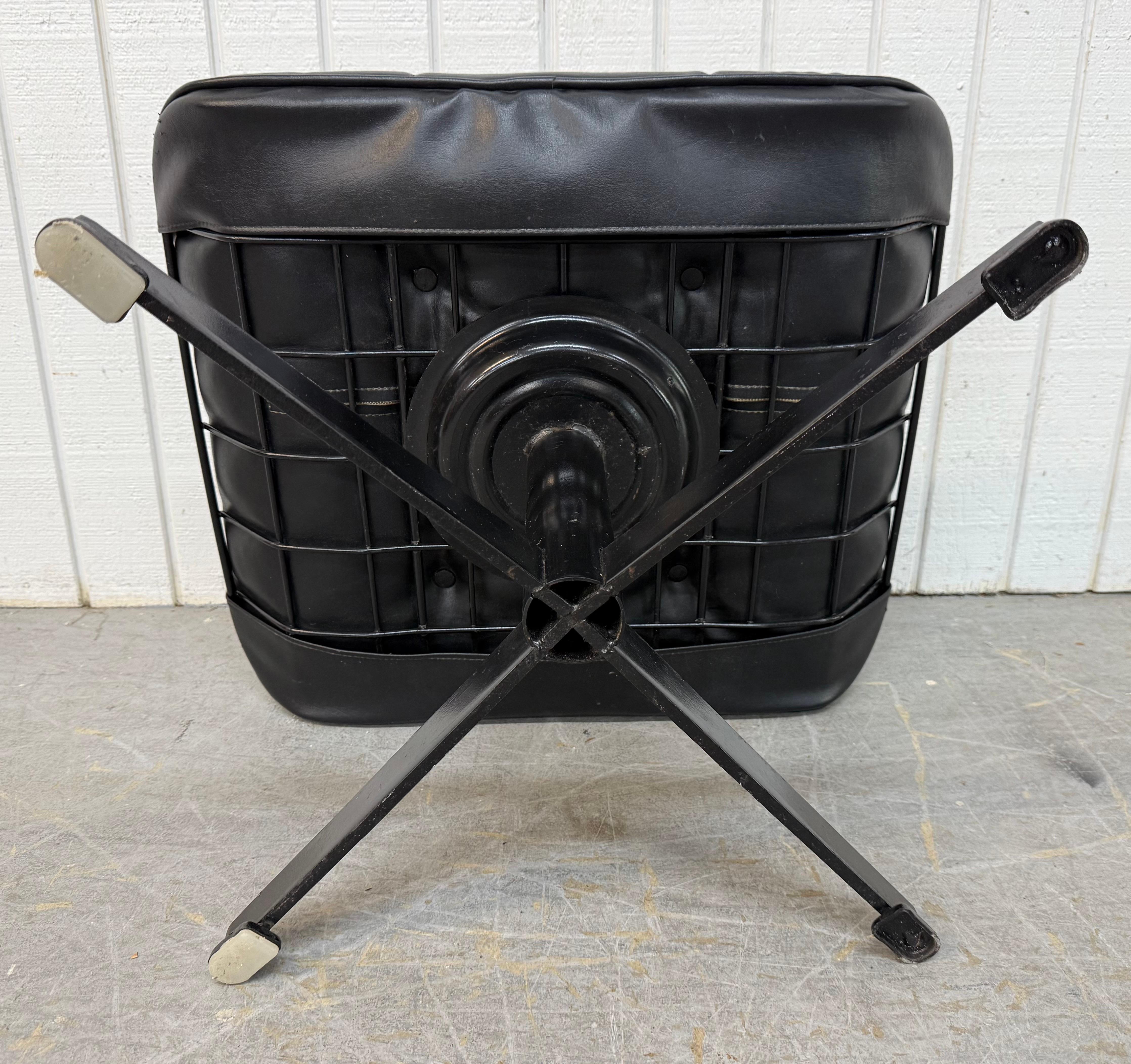 Chaise longue pivotante en cuir noir Homecreast Mid-Century Modern Style Eames en vente 6
