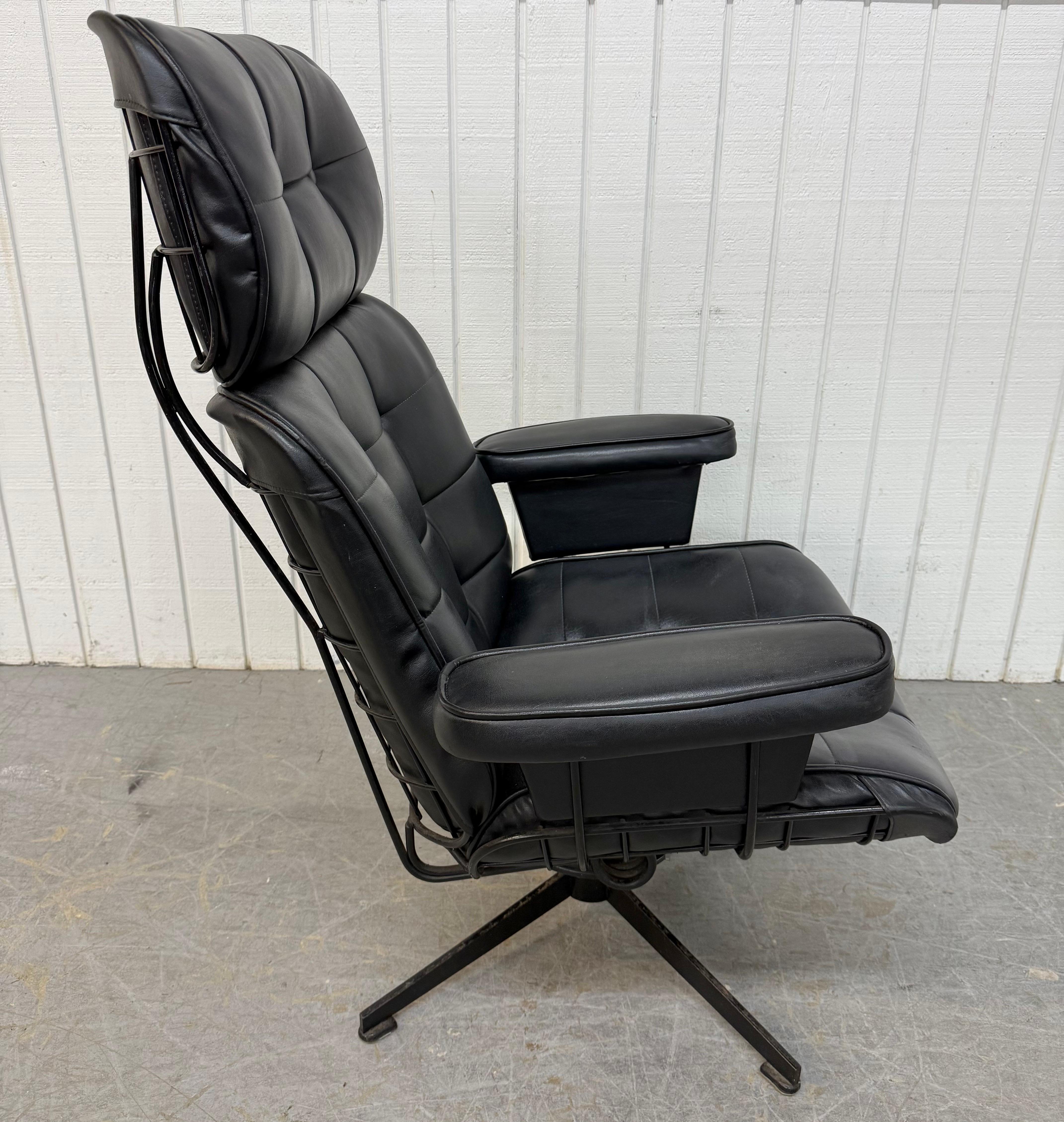 Américain Chaise longue pivotante en cuir noir Homecreast Mid-Century Modern Style Eames en vente