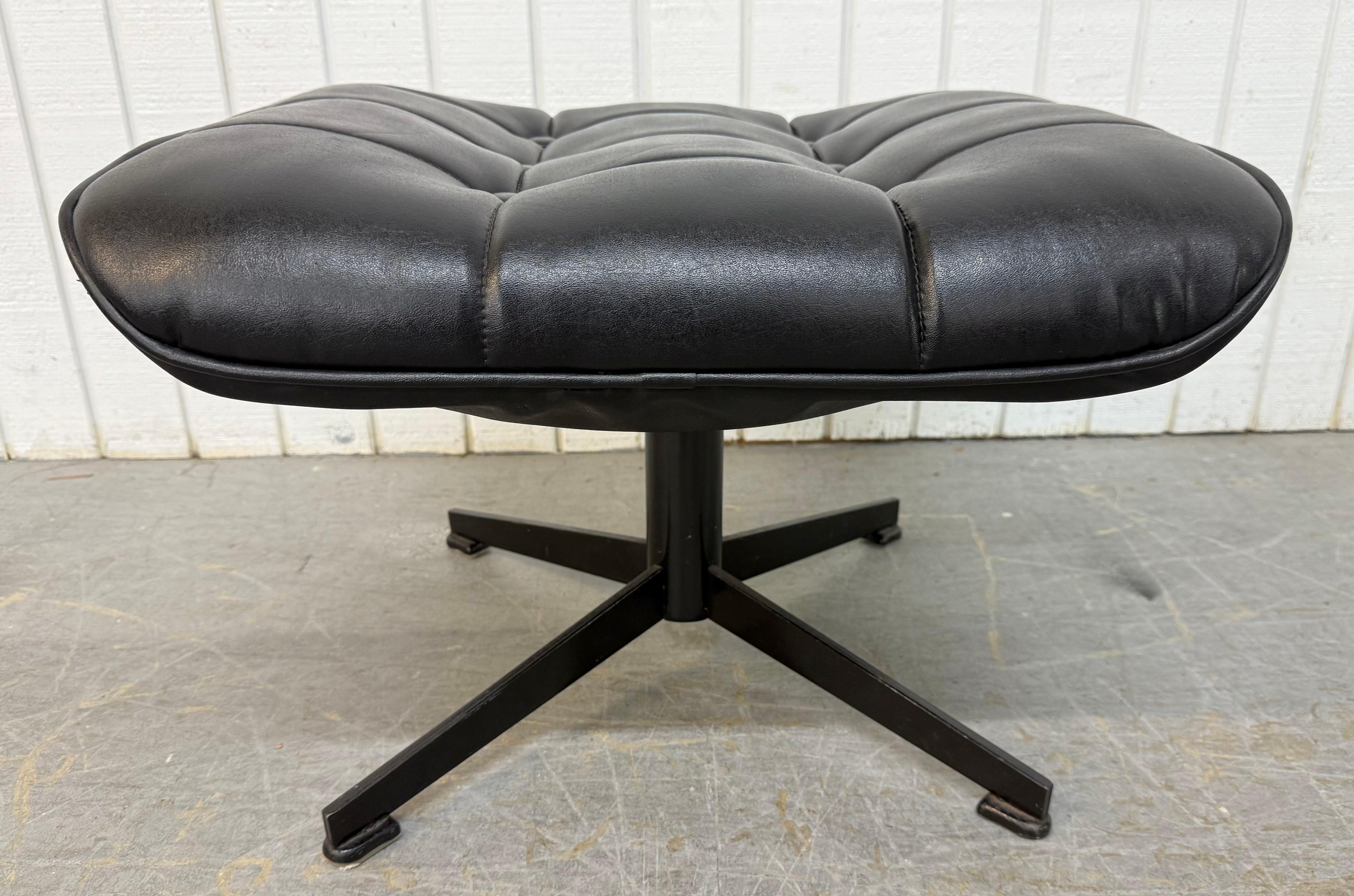 Chaise longue pivotante en cuir noir Homecreast Mid-Century Modern Style Eames en vente 2