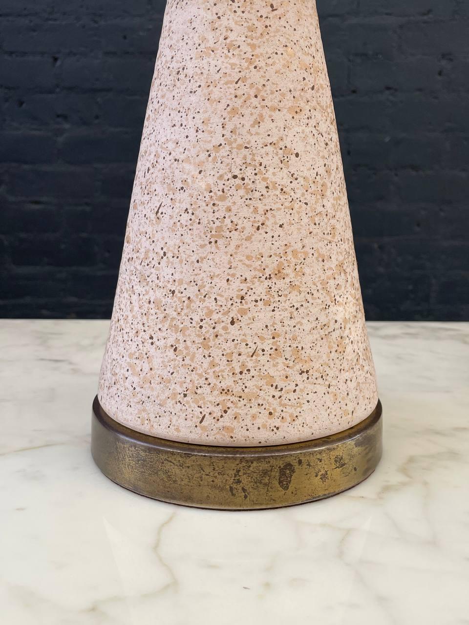 Mid-Century Modern Hourglass Ceramic & Brass Table Lamp For Sale 4