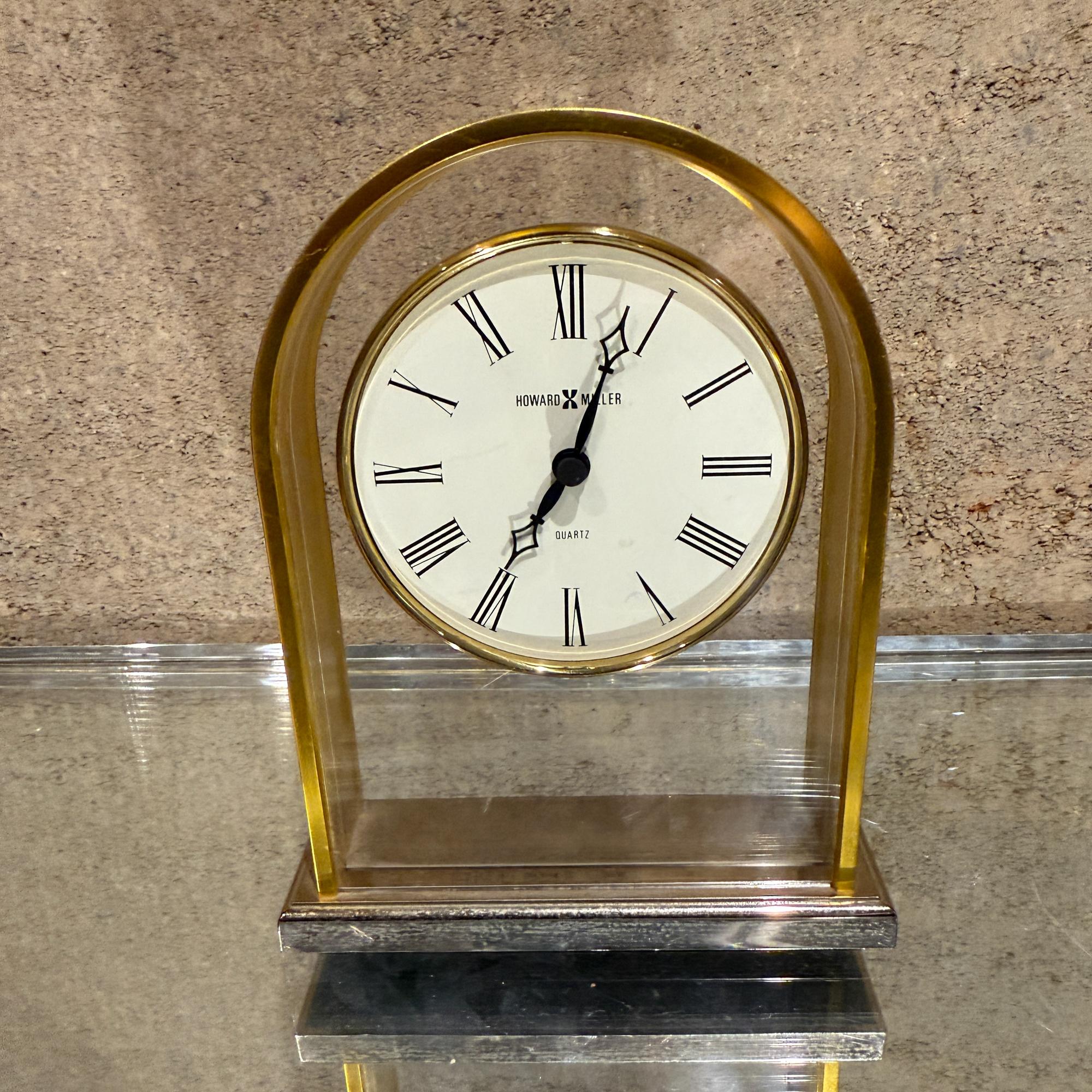 For your consideration, a mid-century modern Howard MIller Jefferson tabletop clock. Finished in satin brass. Quartz movement. Tested and currently working without any issues. Includes a new battery.

Dimensions: 7.25