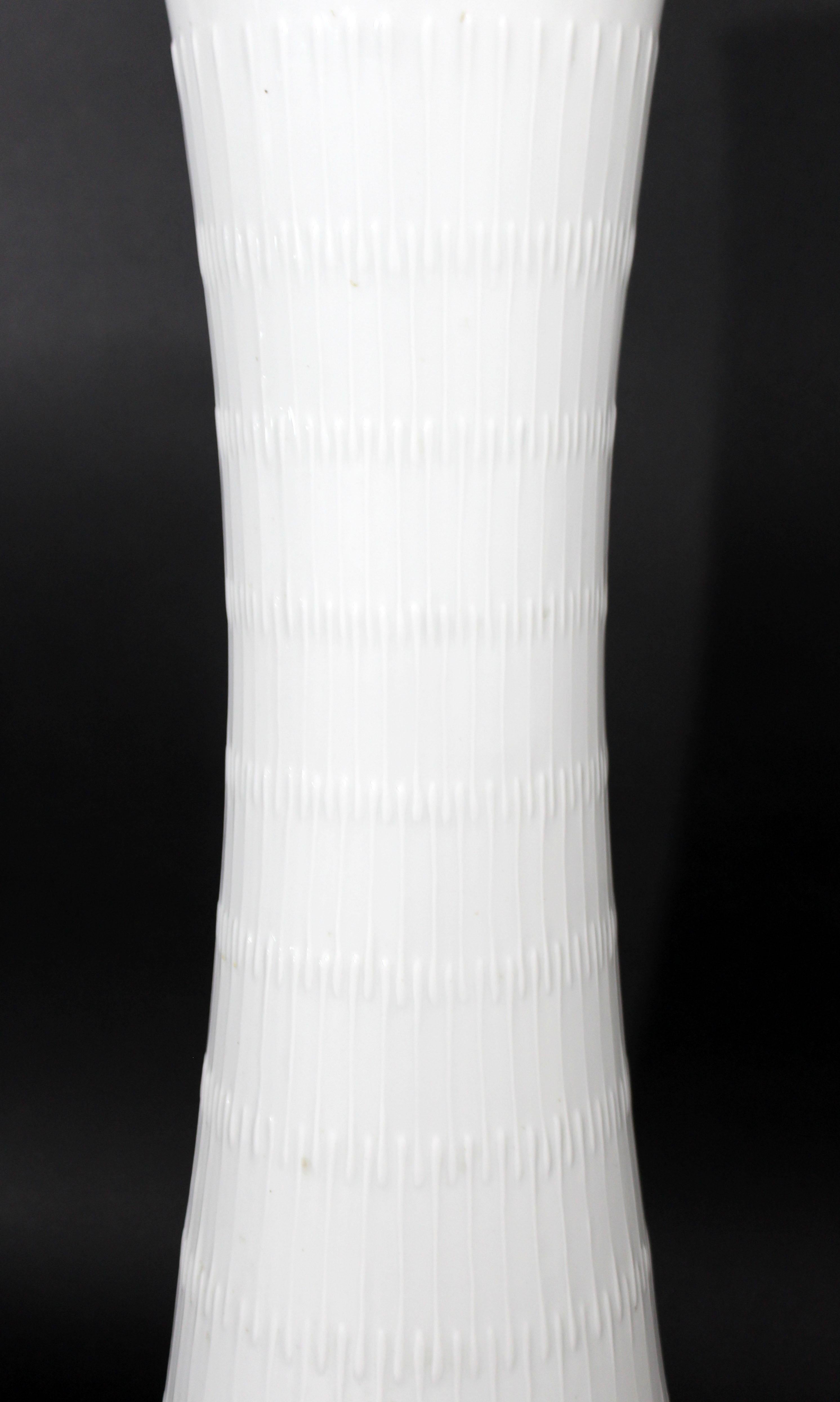 Mid-Century Modern Hutschenreuther White Porcelain Tall Vase 1970s, Germany In Good Condition In Keego Harbor, MI