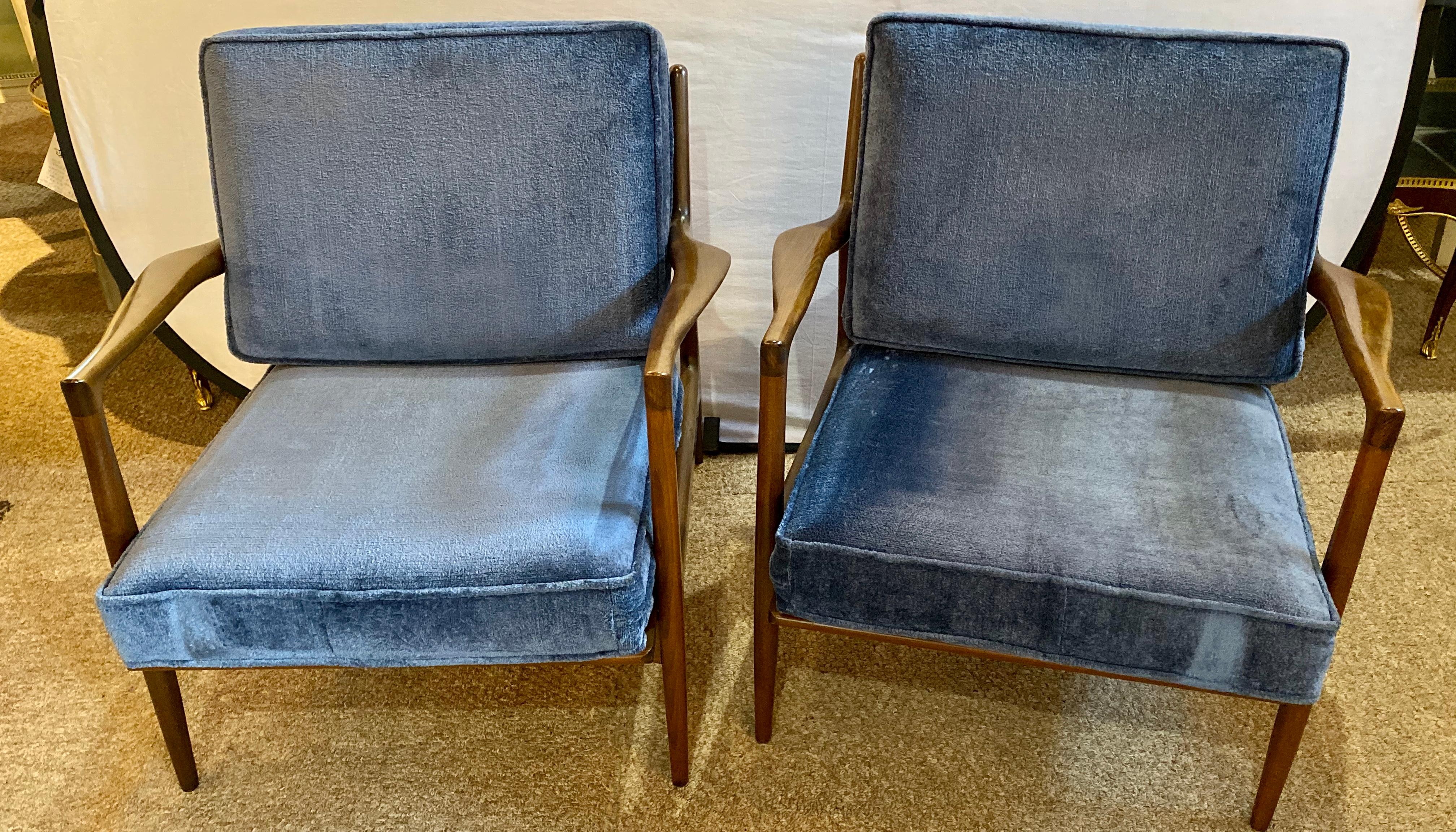 Mid-Century Modern Ib Kofod Larson Selig arm lounge chairs. A pair with Danish control label on each. The pair having overstuffed blue cushions on sleek slender and fine conditioned frames.
1SSX