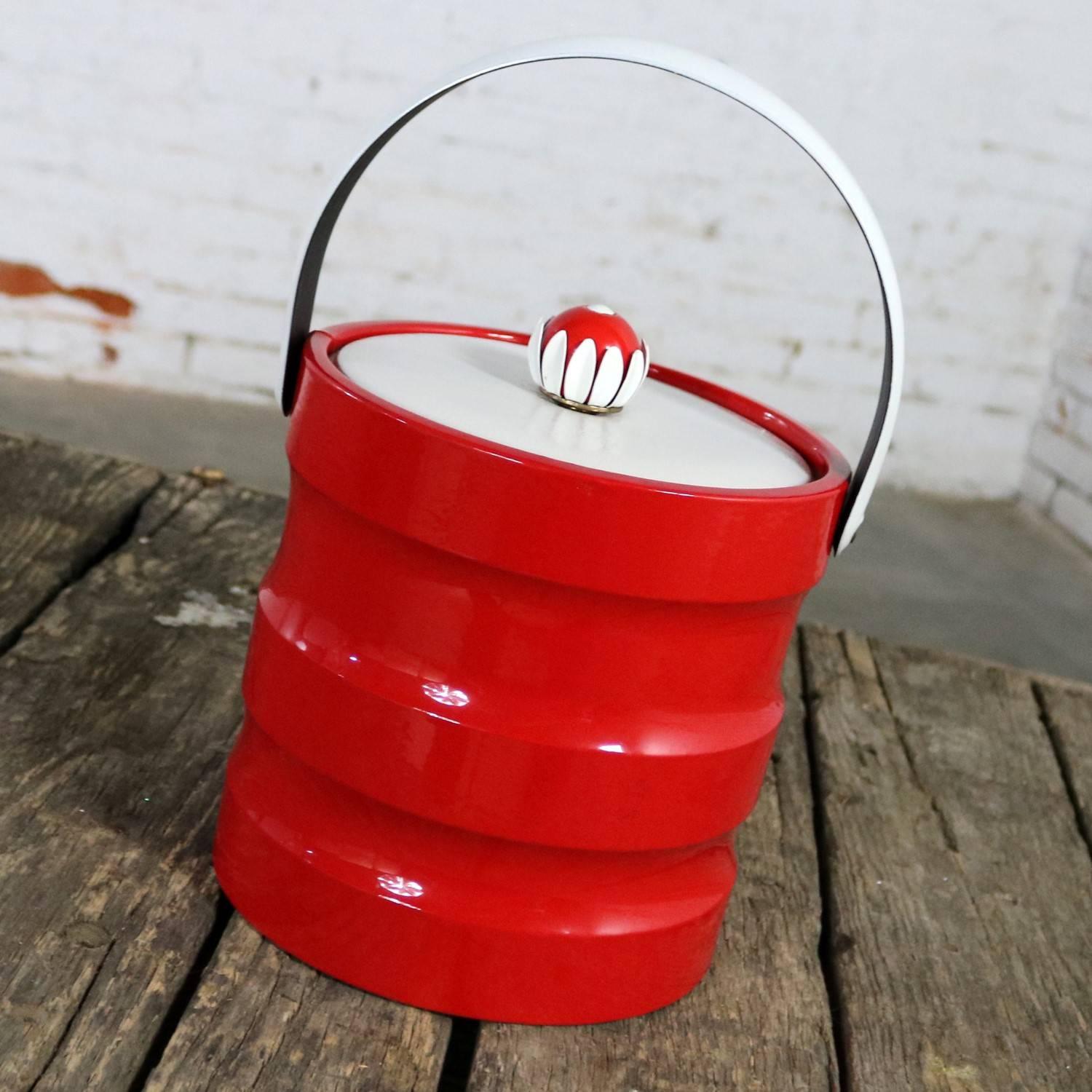Unknown Mid-Century Modern Ice Bucket Red Faux Patent Leather White Plastic & Daisy Knob For Sale
