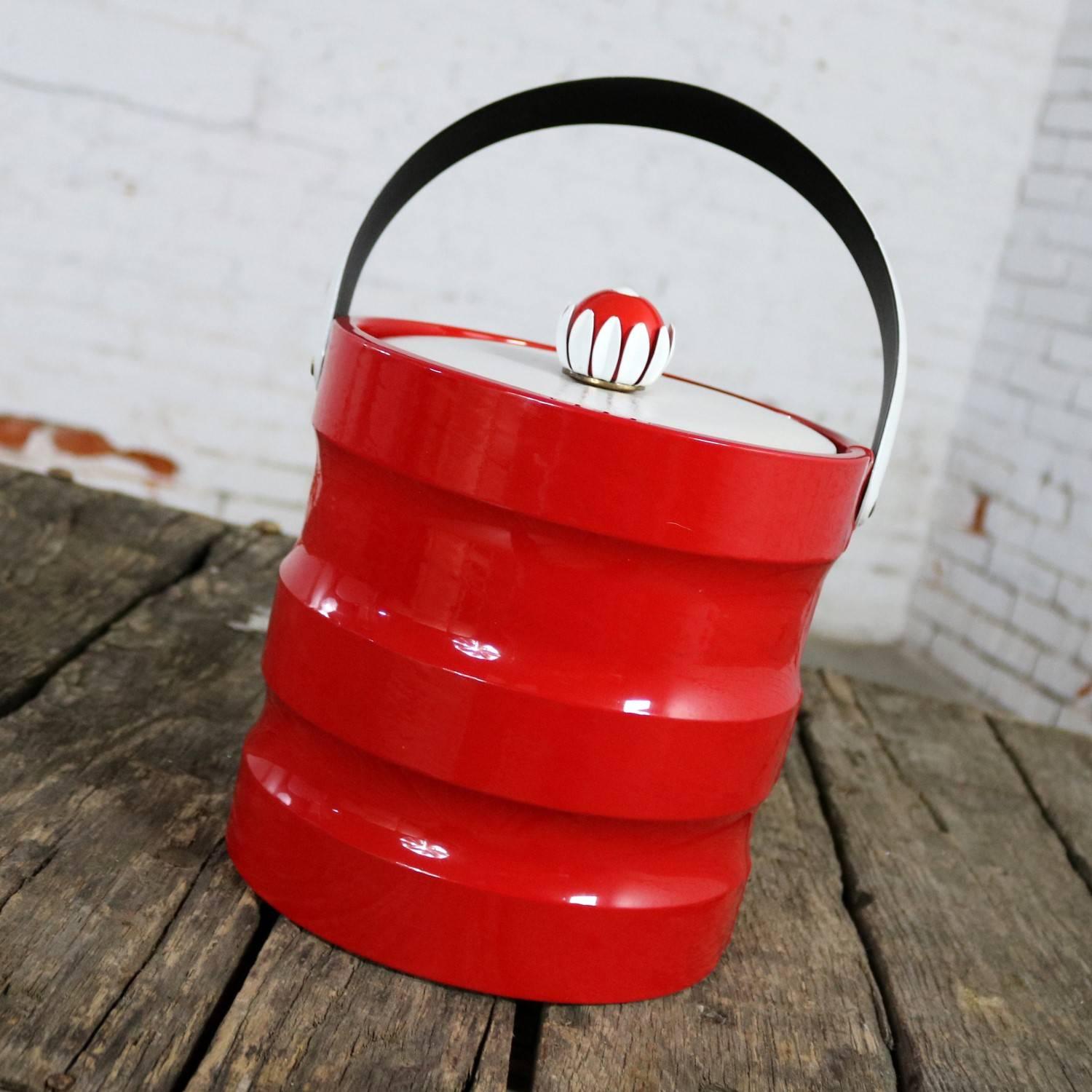Faux Leather Mid-Century Modern Ice Bucket Red Faux Patent Leather White Plastic & Daisy Knob For Sale