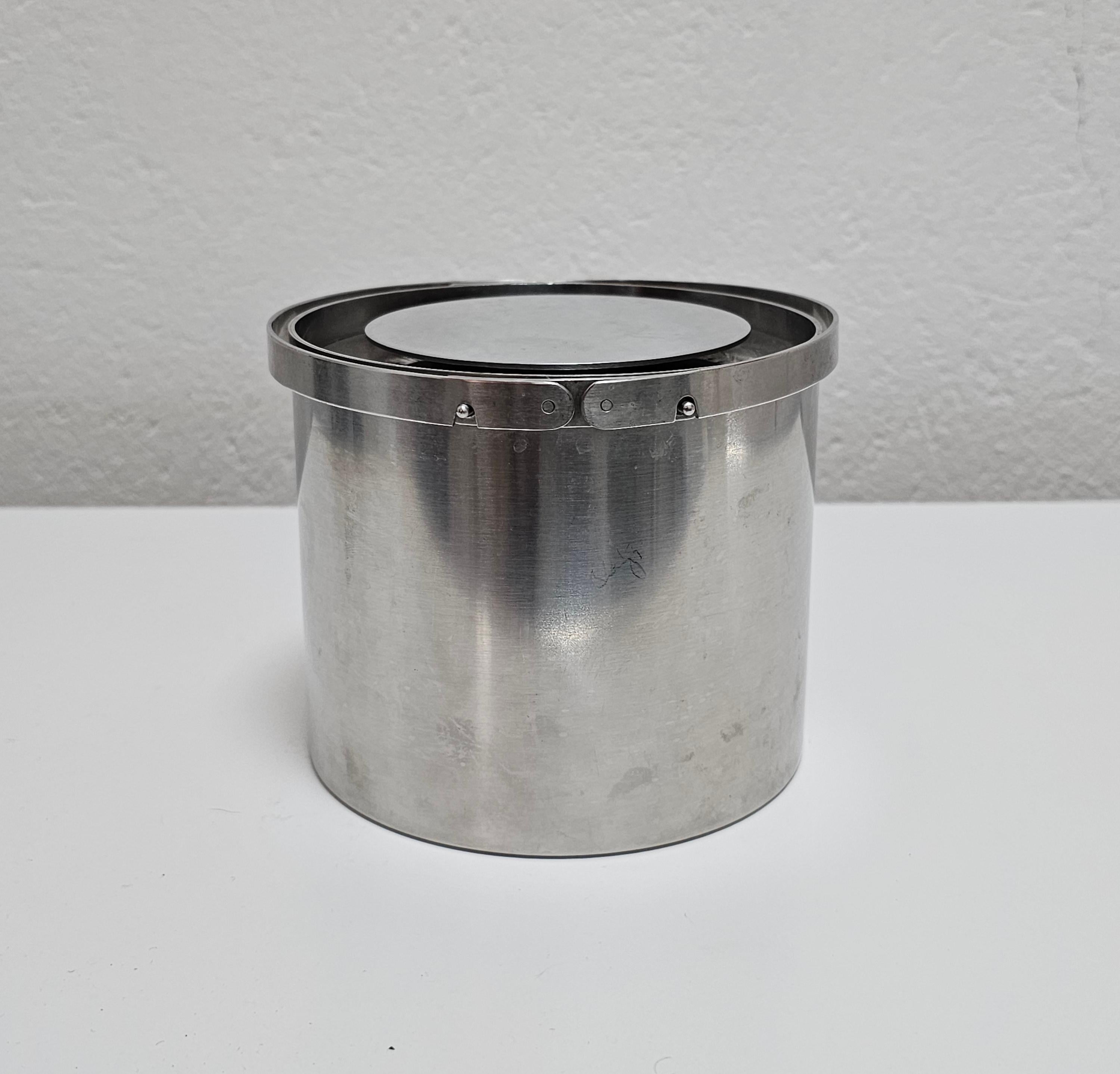 Danois Seau à glace moderne du milieu du siècle dernier avec couvercle en chrome conçu par Arne Jacobsen en vente