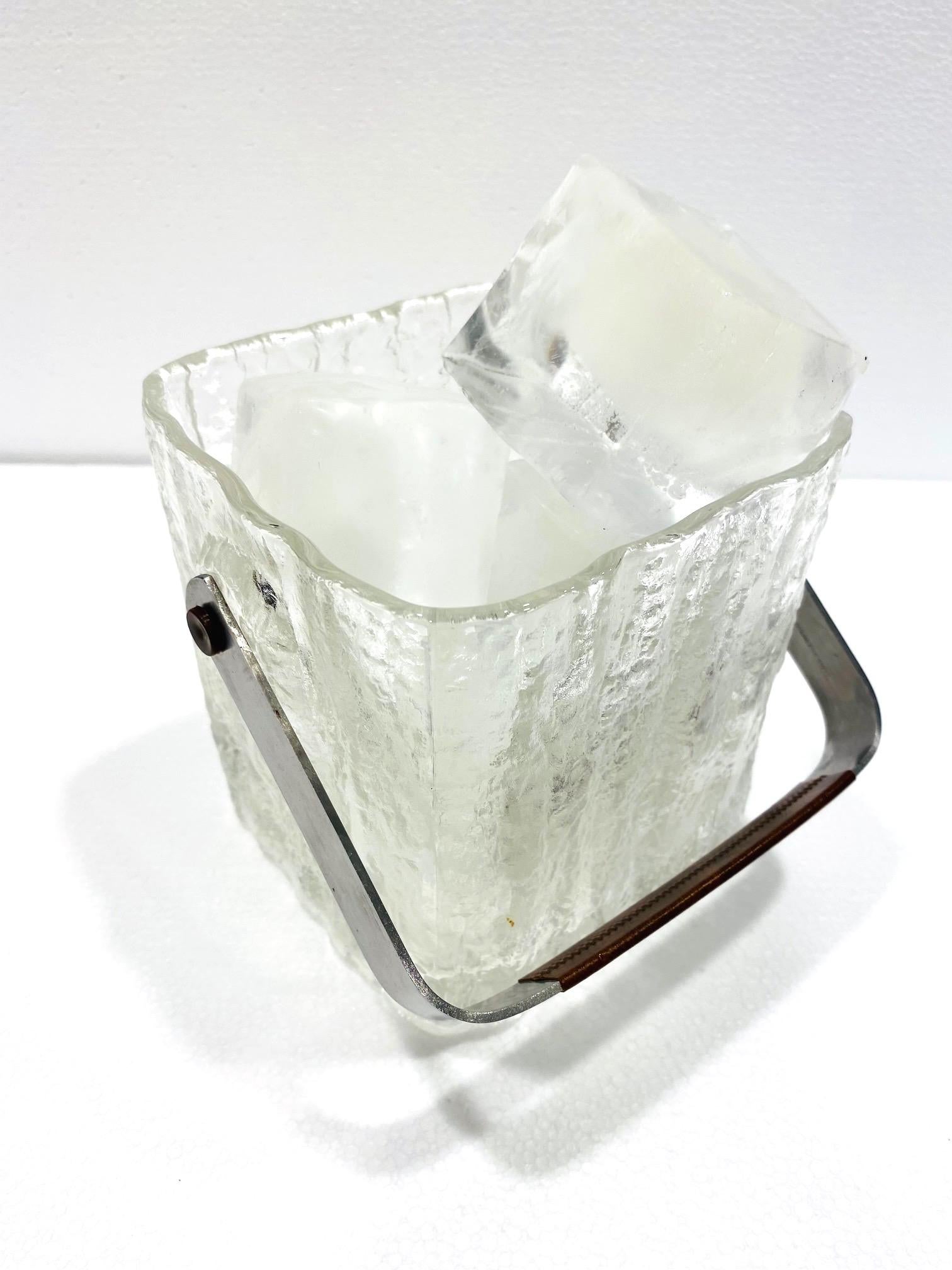 Mid-Century Modern Ice Bucket with Textured Ice Glass, Japan, circa 1960s 3