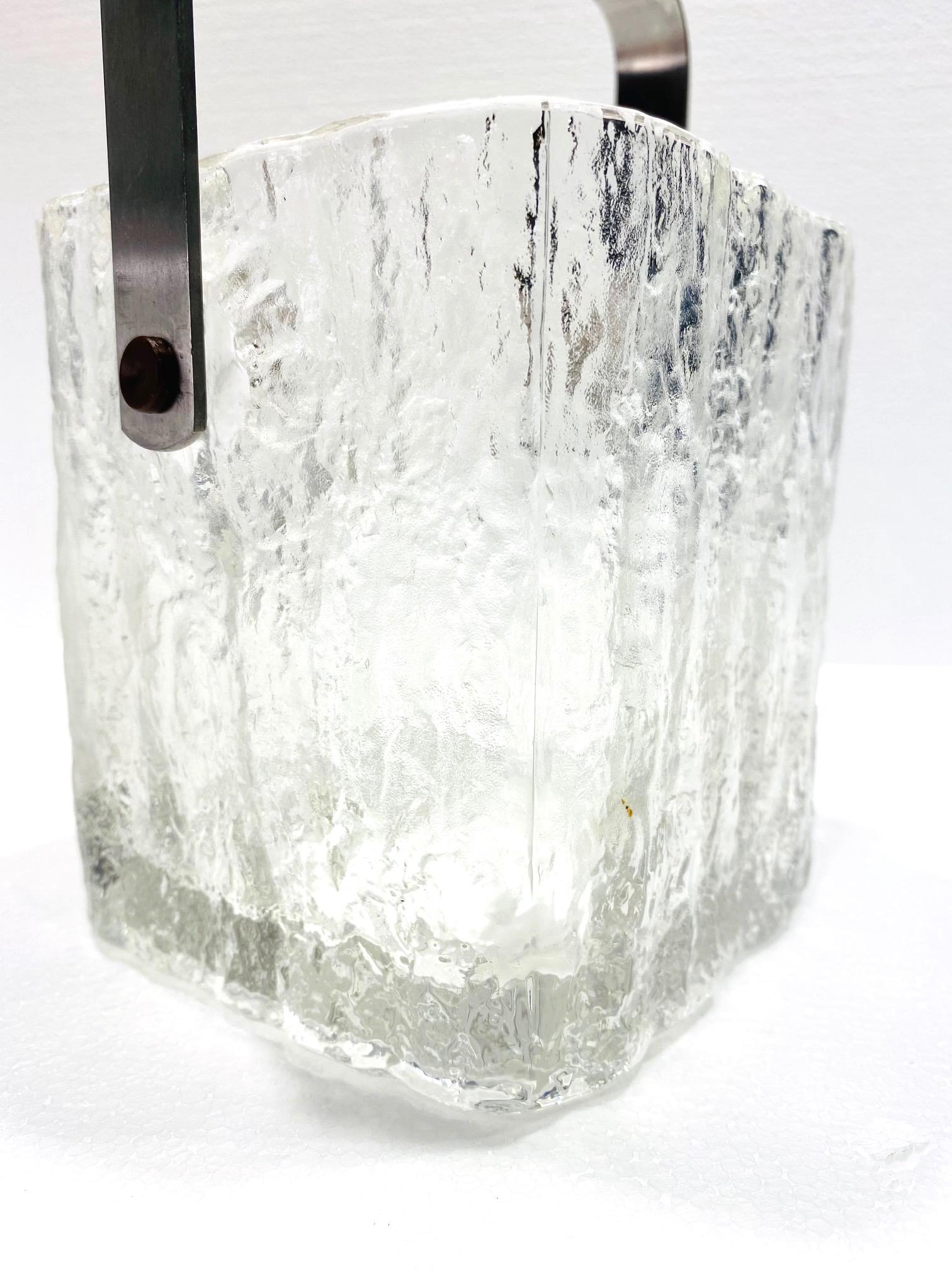 Mid-Century Modern Ice Bucket with Textured Ice Glass, Japan, circa 1960s In Good Condition In Fort Lauderdale, FL