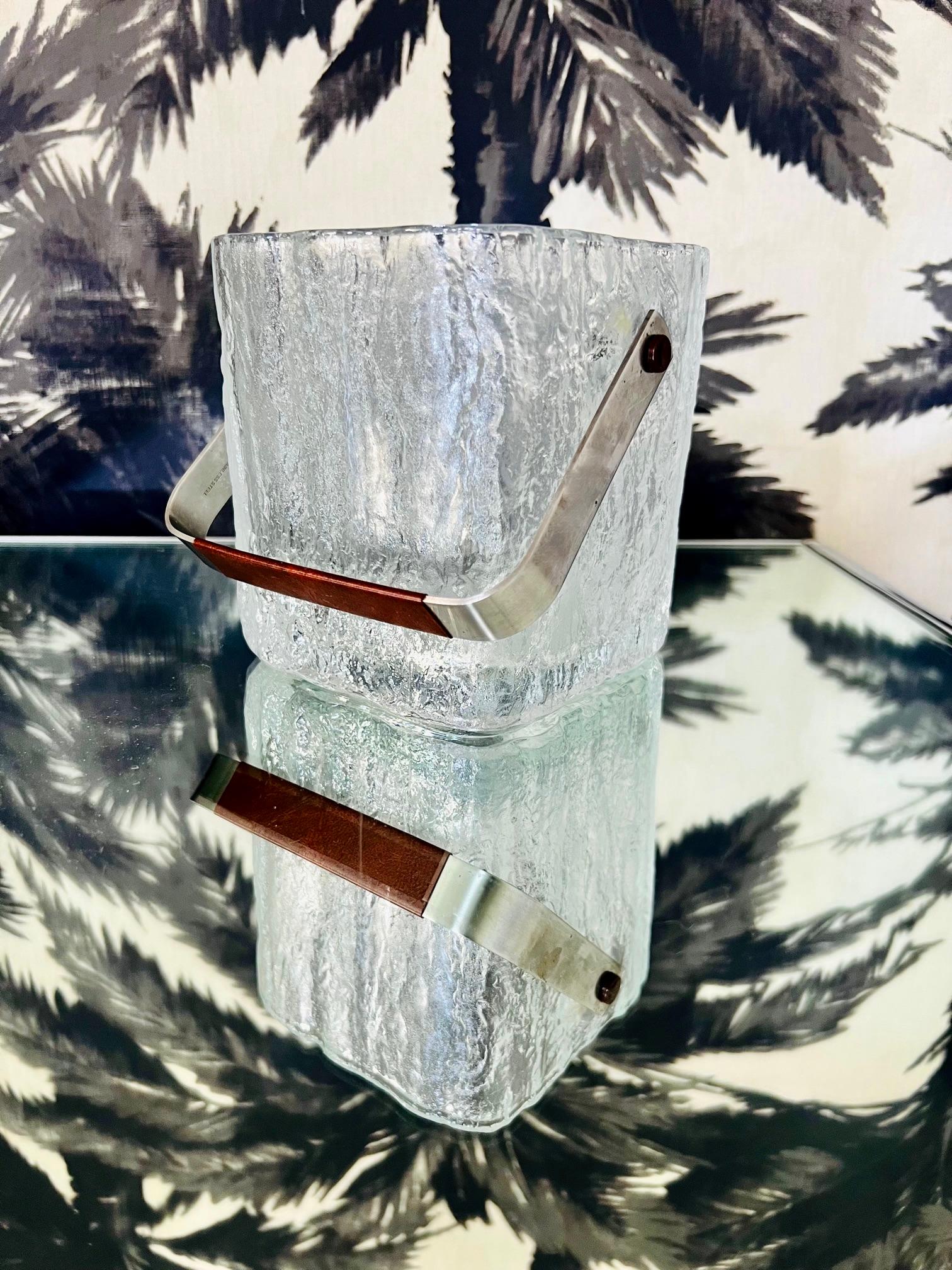 Japanese Mid-Century Modern Ice Bucket with Textured Ice Glass, Japan, circa 1960s For Sale