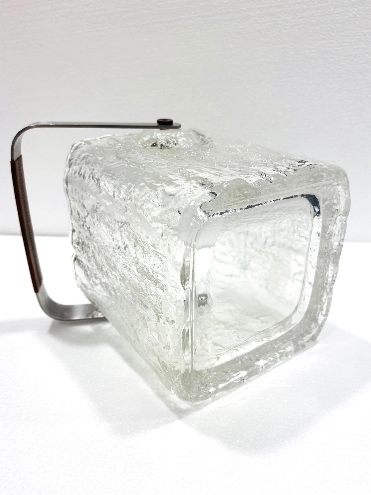 Mid-Century Modern Ice Bucket with Textured Ice Glass, Japan, circa 1960s In Good Condition In Fort Lauderdale, FL