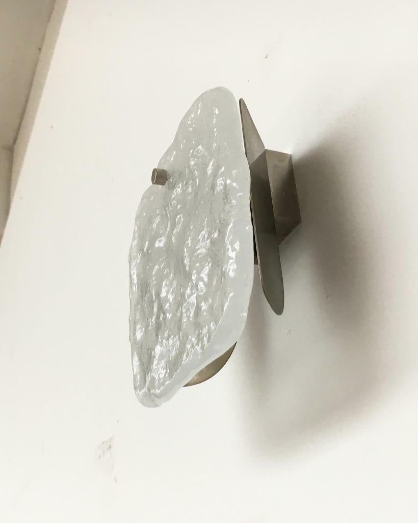Metallo Sconce in vetro di ghiaccio della modernità di metà secolo di Kalmar Franken KG, 1960 in vendita