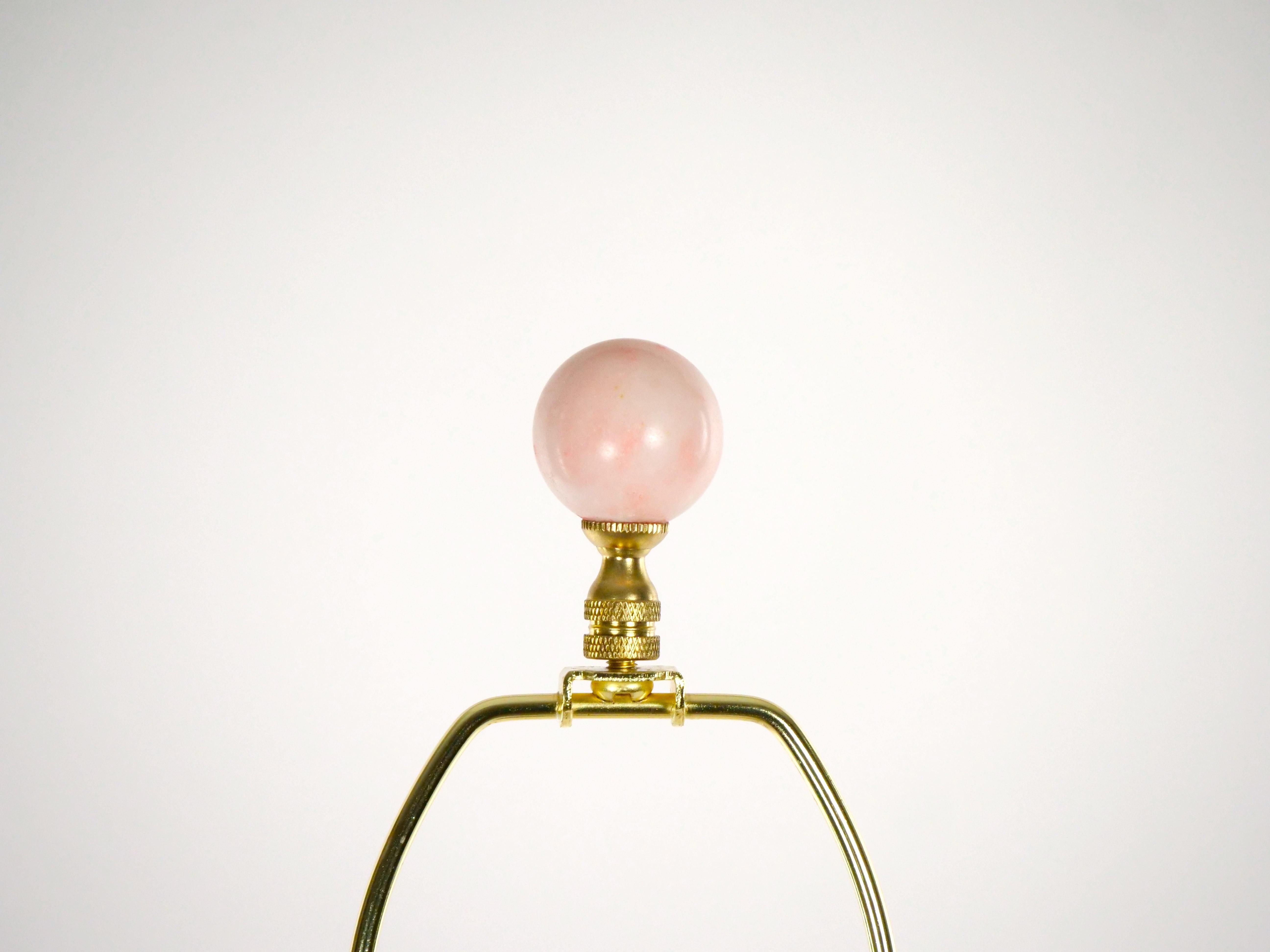 Mid-Century Modern Ice Pink Jade / Giltwood Base Table Lamp For Sale 5