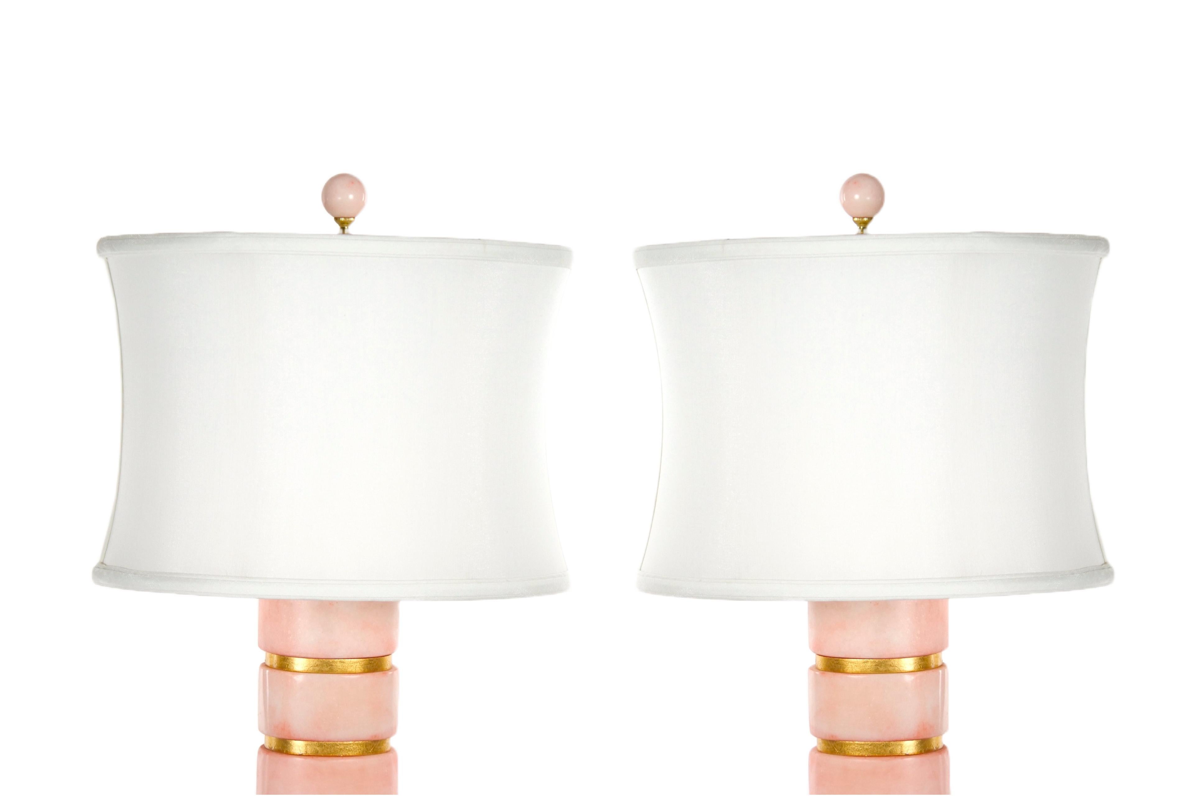 20th Century Mid-Century Modern Ice Pink Jade / Giltwood Base Table Lamp For Sale