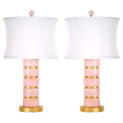 Mid Century Modern Ice Pink Jade / Vergoldetes Holz Sockel Tischlampe