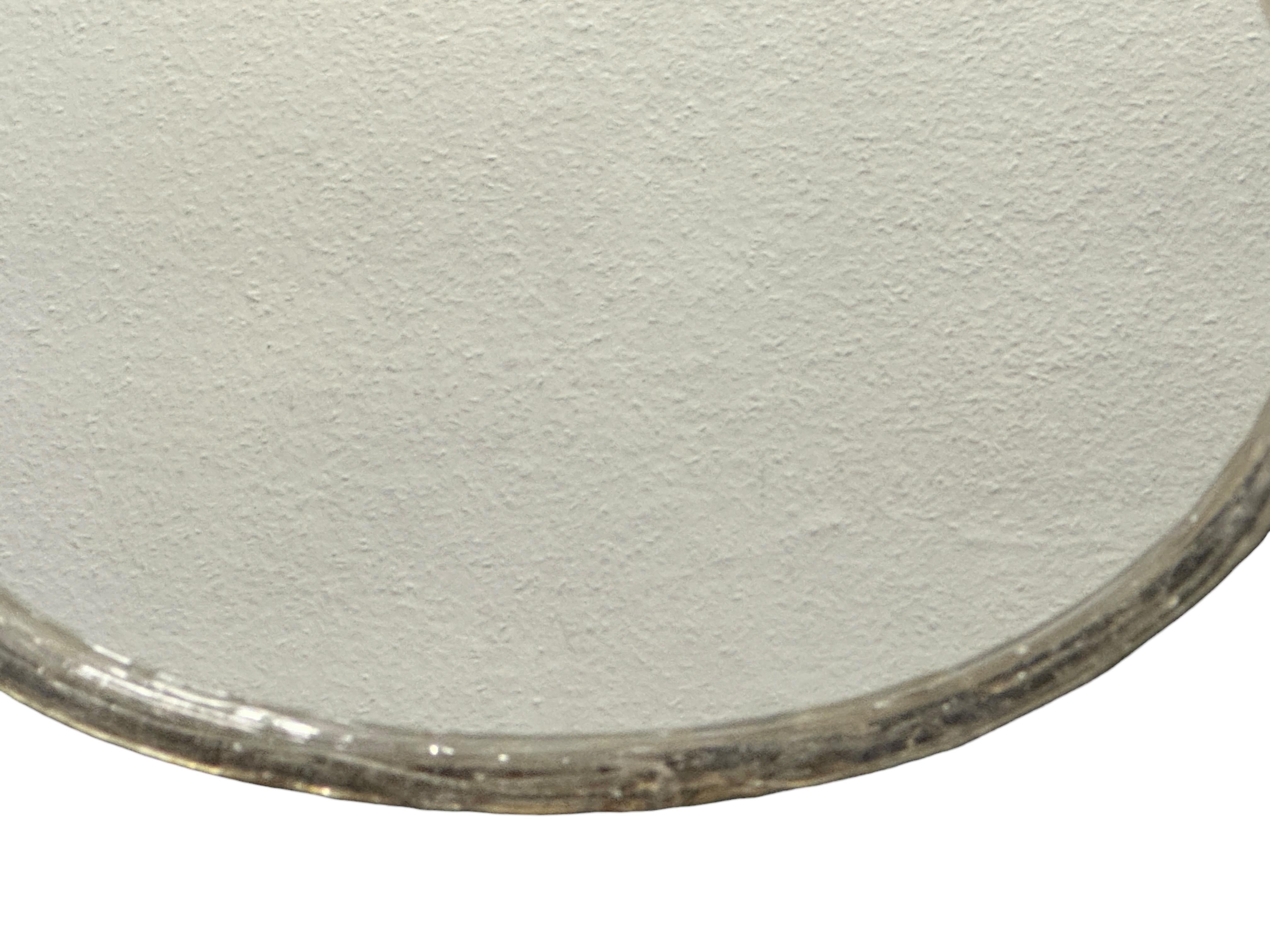 Metà XX secolo Specchio da parete ovale con cornice in lucite in stile ghiaccio della metà del secolo scorso Austria 1960 in vendita