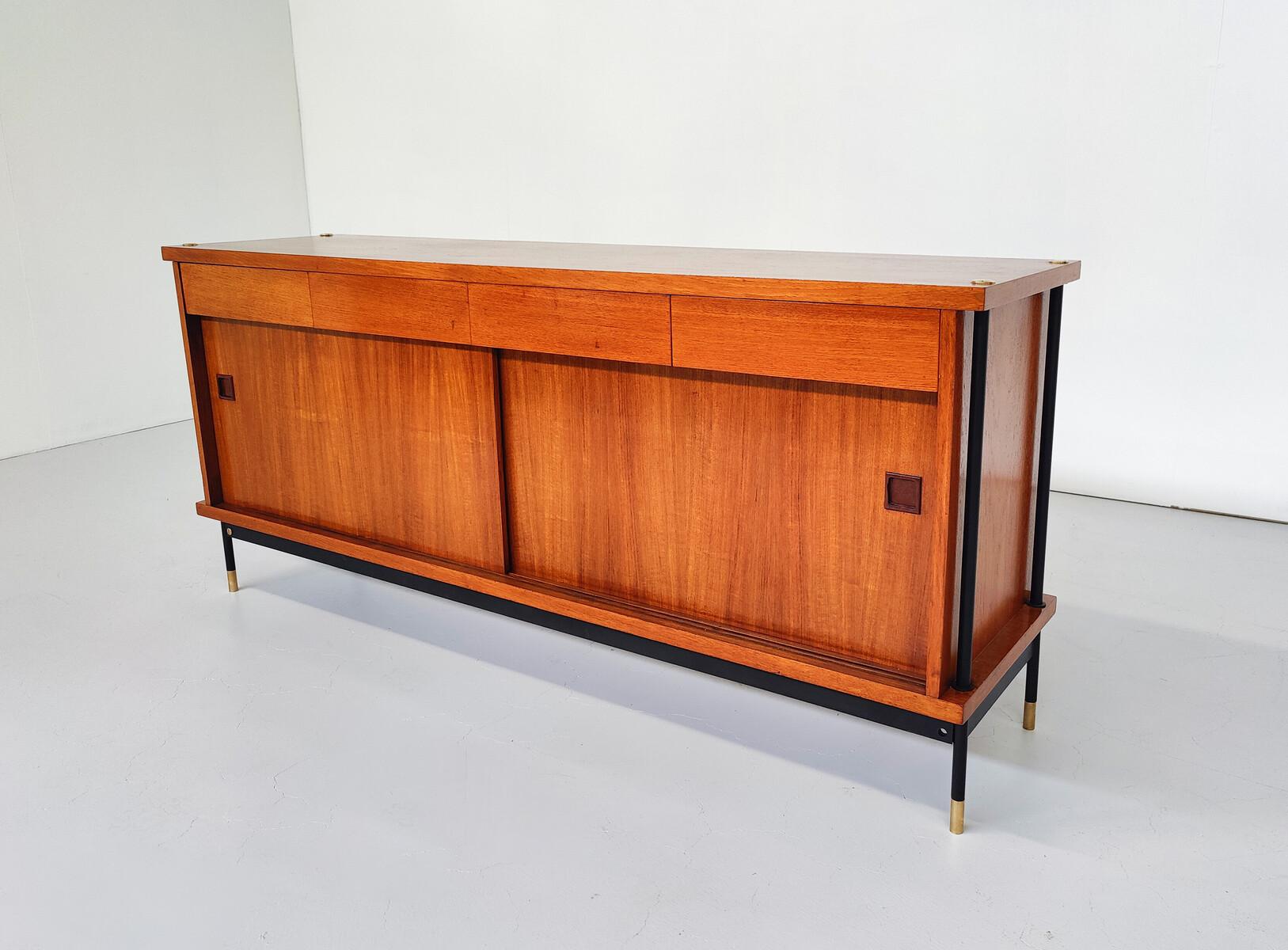 Mid-Century Modern Ico Parisi Sideboard, Double opening, Italy, 1960s In Good Condition For Sale In Brussels, BE