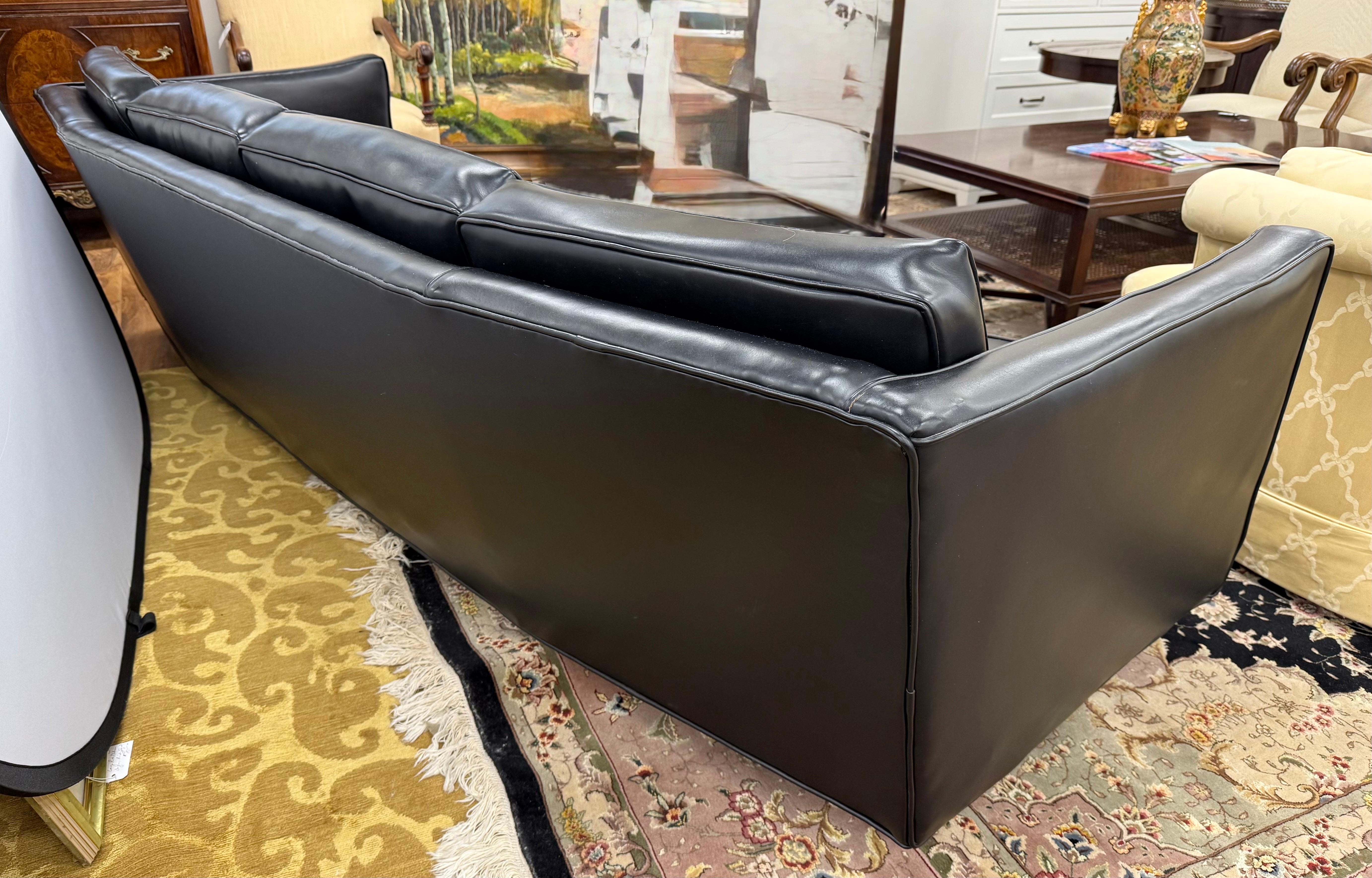 Mid-Century Modern Canapé noir incurvé de Harvey Probber, icône de la modernité du milieu du siècle dernier en vente