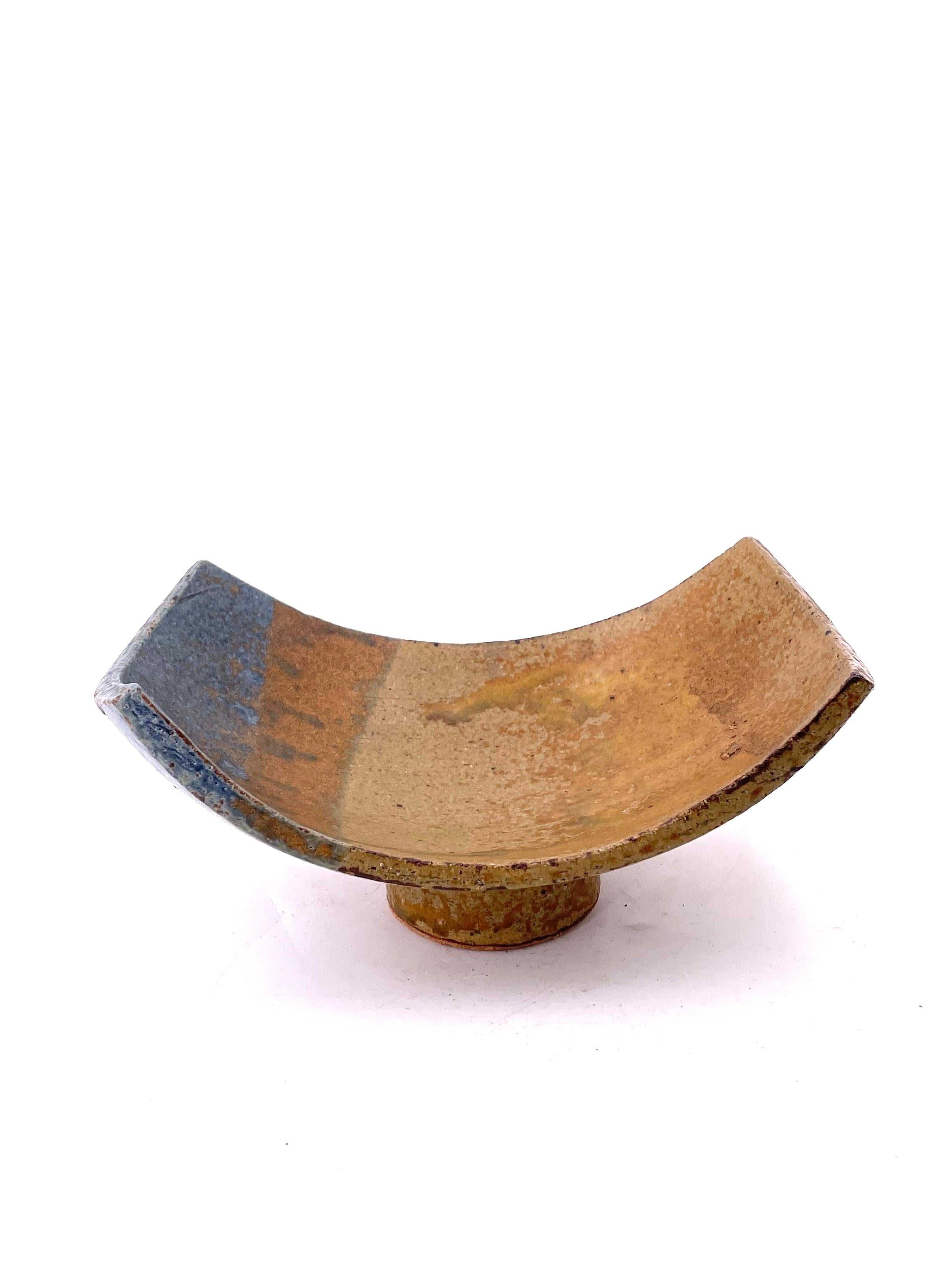North American Mid-Century Modern Ikebana Style Ceramic Cath-it-all Bowl Stoneware