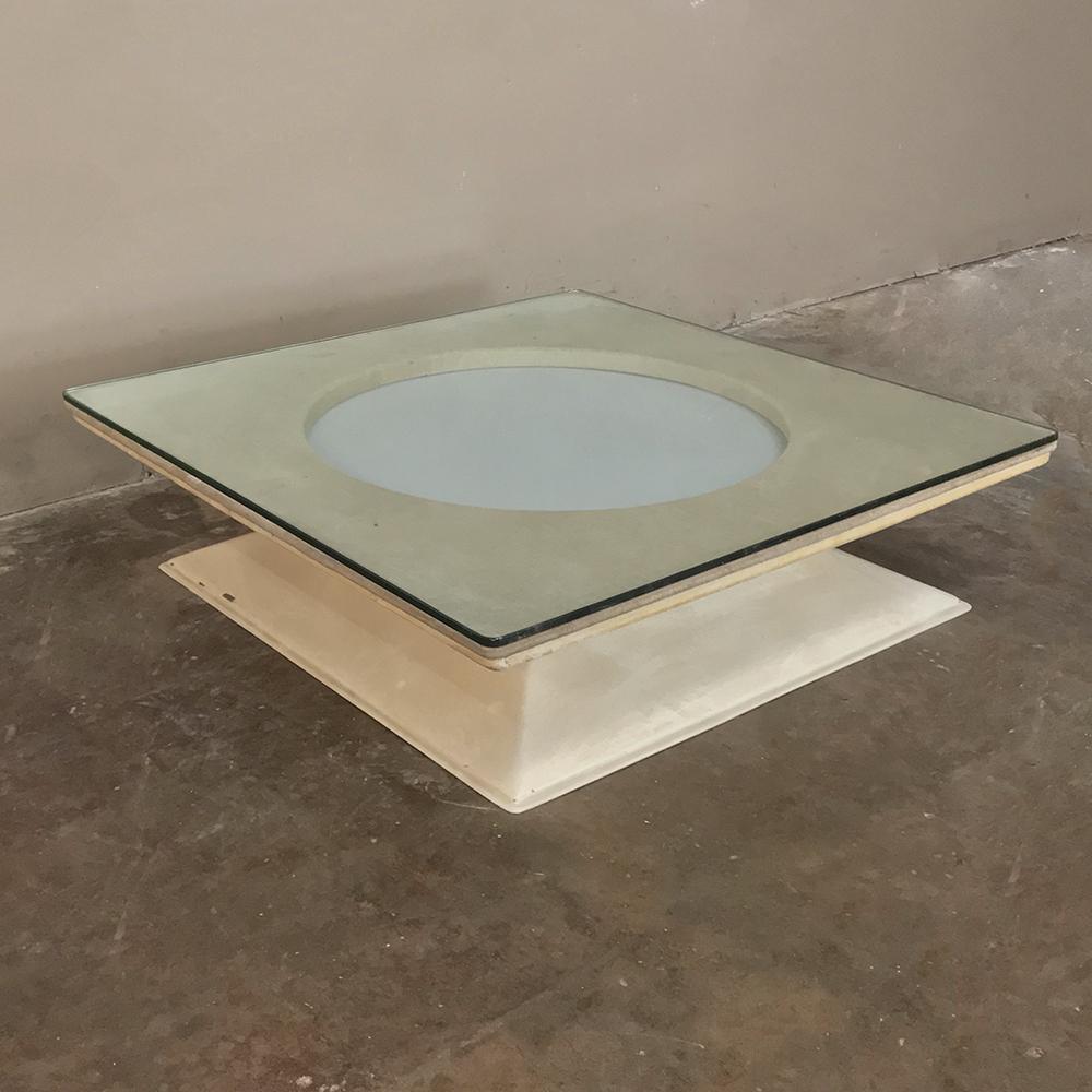 Mid-Century Modern Illuminated Coffee Table from M.I.M. Roma, circa 1970s In Good Condition For Sale In Dallas, TX