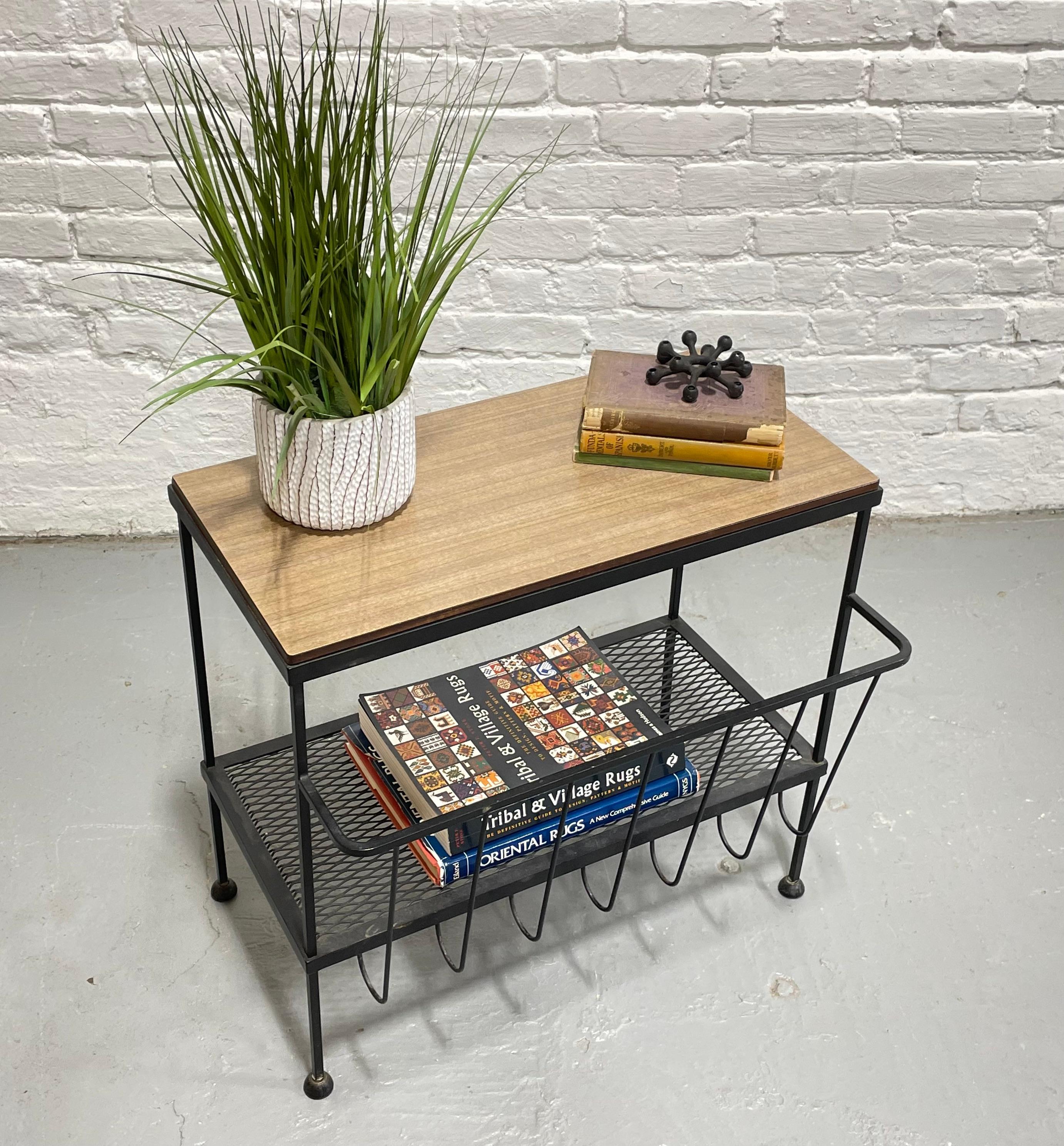 Mid Century MODERN Industrial Black METAL Magazine Stand / Beistelltisch, ca. 1960's im Angebot 4