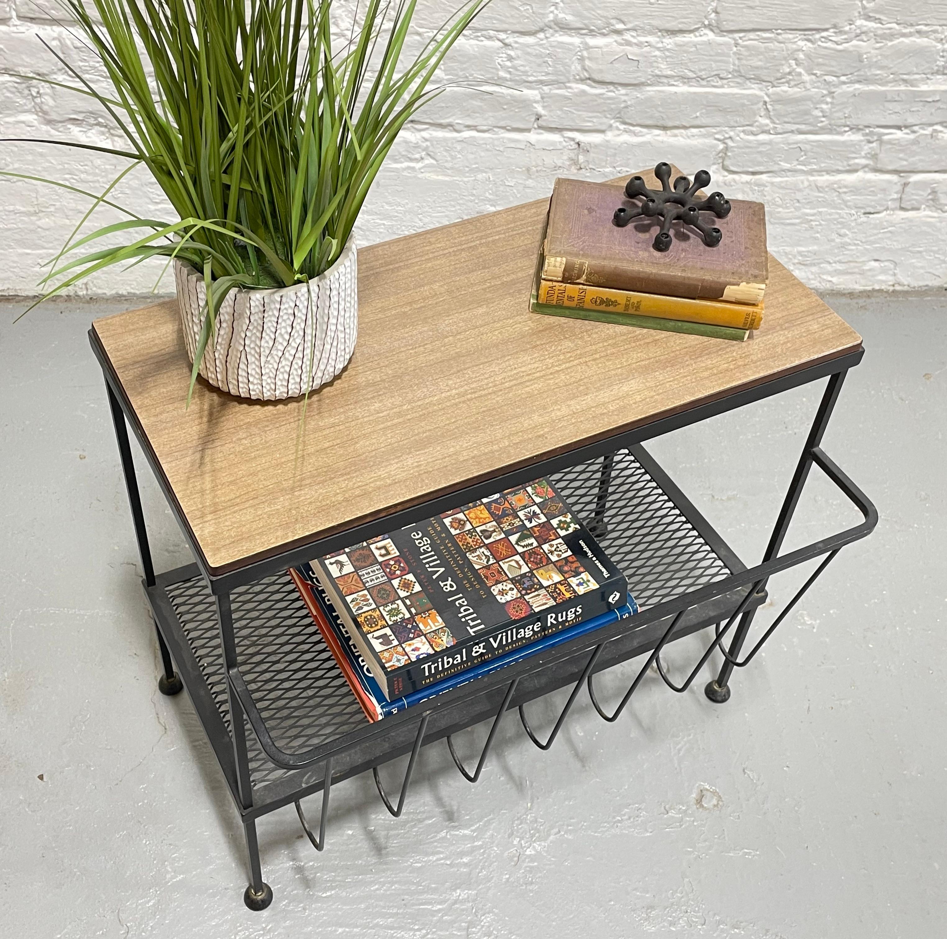 Mid Century MODERN Industrial Black METAL Magazine Stand / Beistelltisch, ca. 1960's im Angebot 5