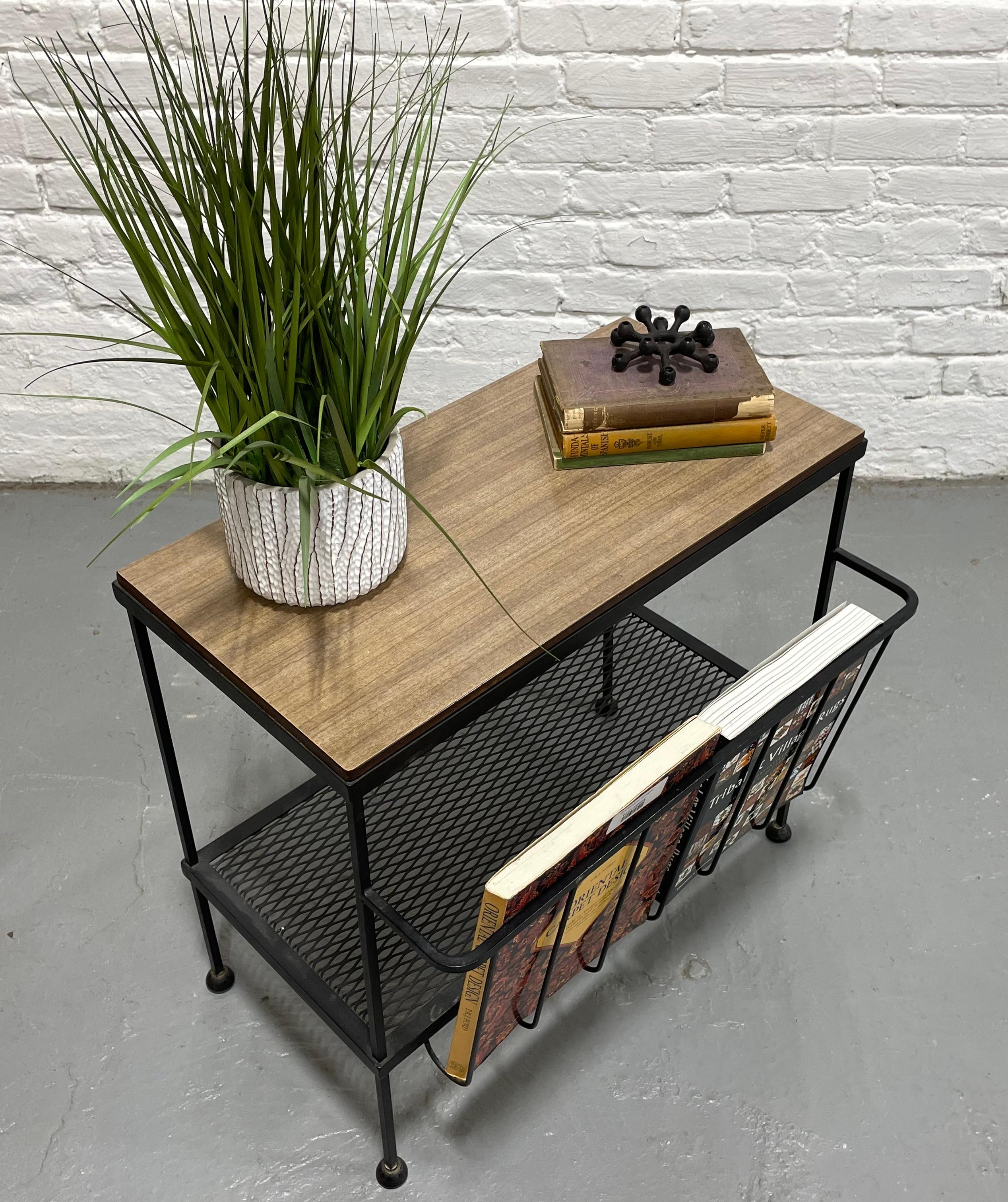 Mid Century MODERN Industrial Black METAL Magazine Stand / Beistelltisch, ca. 1960's im Angebot 6