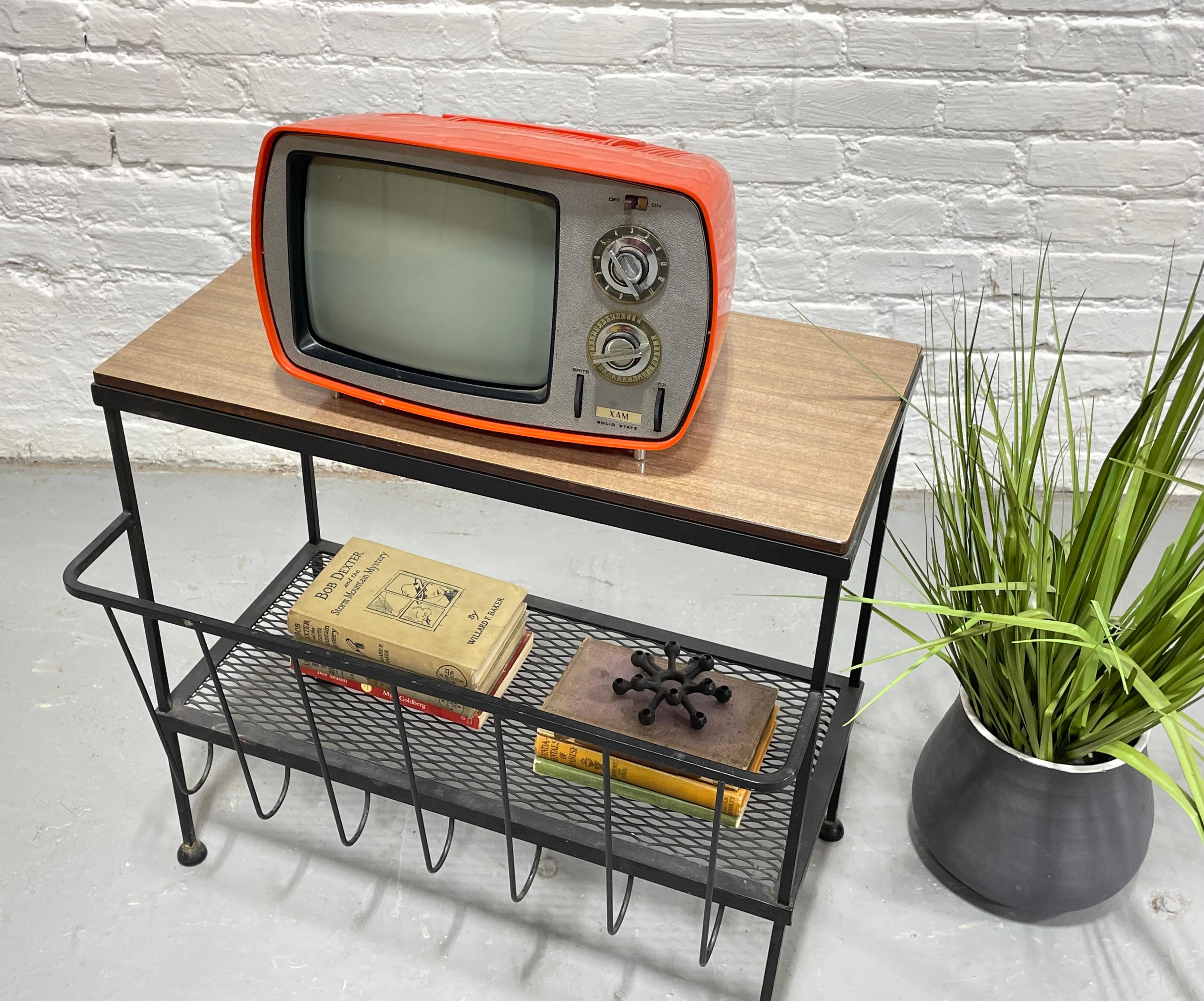 Mid Century MODERN Industrial Black METAL Magazine Stand / Beistelltisch, ca. 1960's im Angebot 7