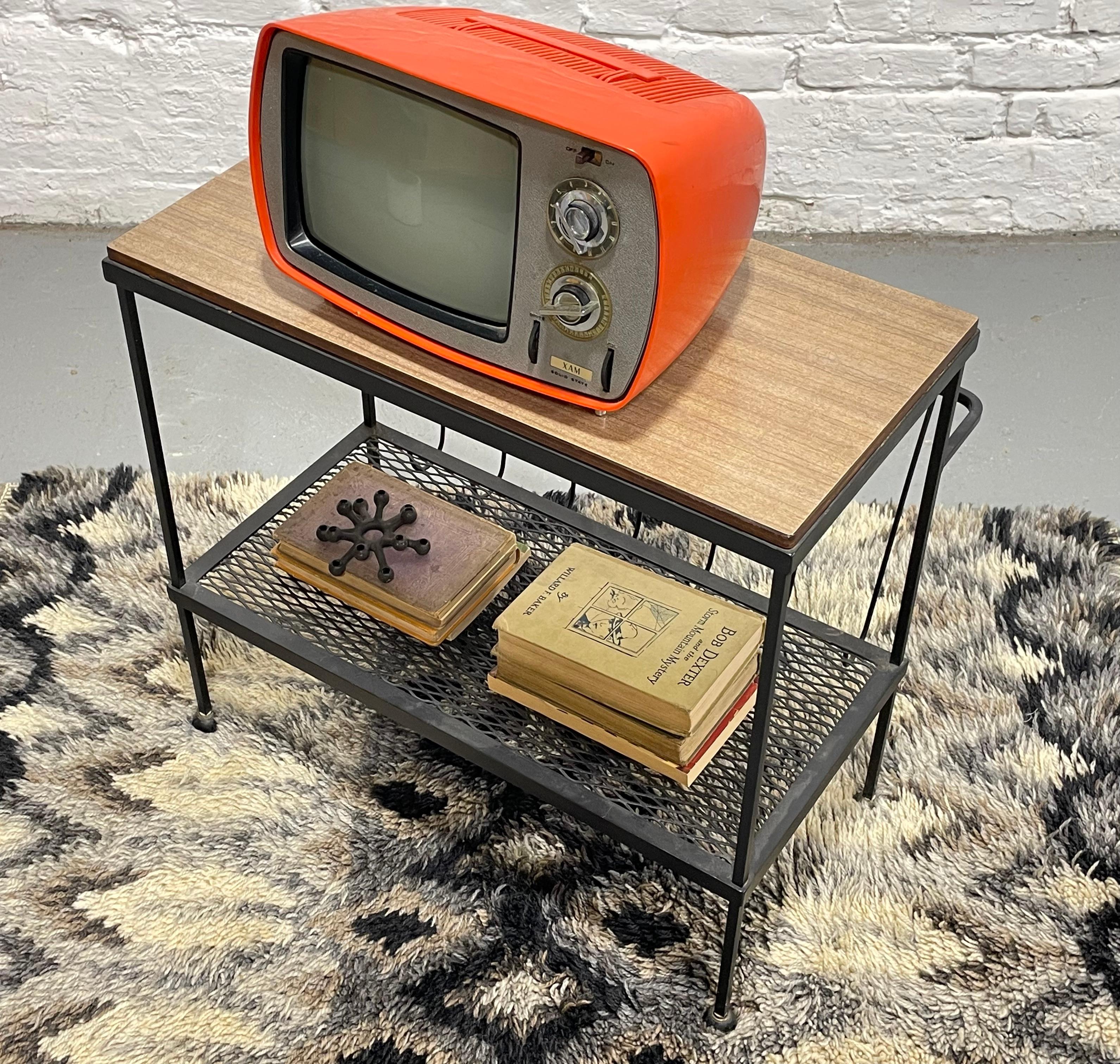 Mid Century MODERN Industrial Black METAL Magazine Stand / Beistelltisch, ca. 1960's im Angebot 11