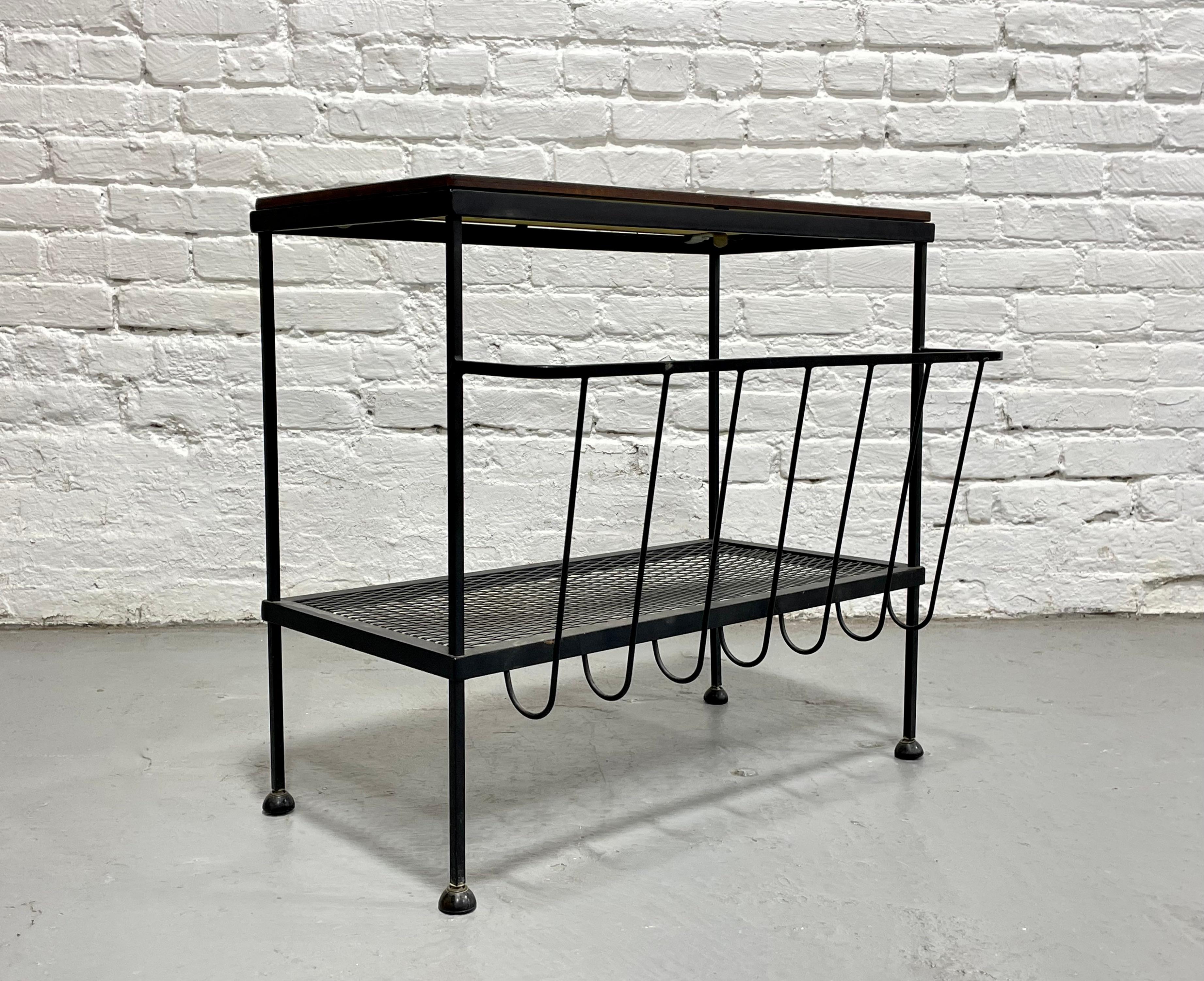 Mid Century MODERN Industrial Black METAL Magazine Stand / Beistelltisch, ca. 1960's (Moderne der Mitte des Jahrhunderts) im Angebot