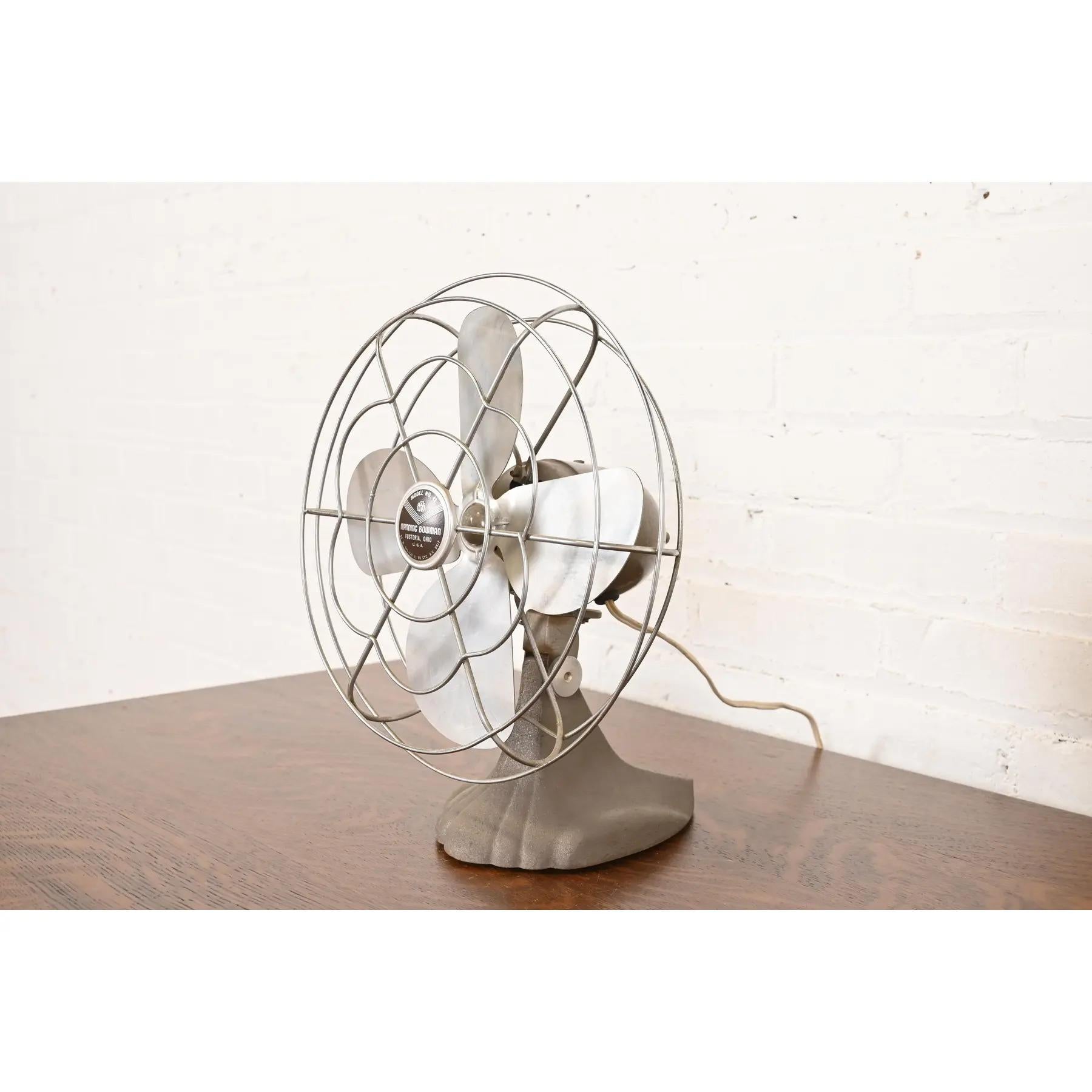 Mid-Century moderno Ventilatore da tavolo oscillante in ghisa industriale di metà secolo in vendita