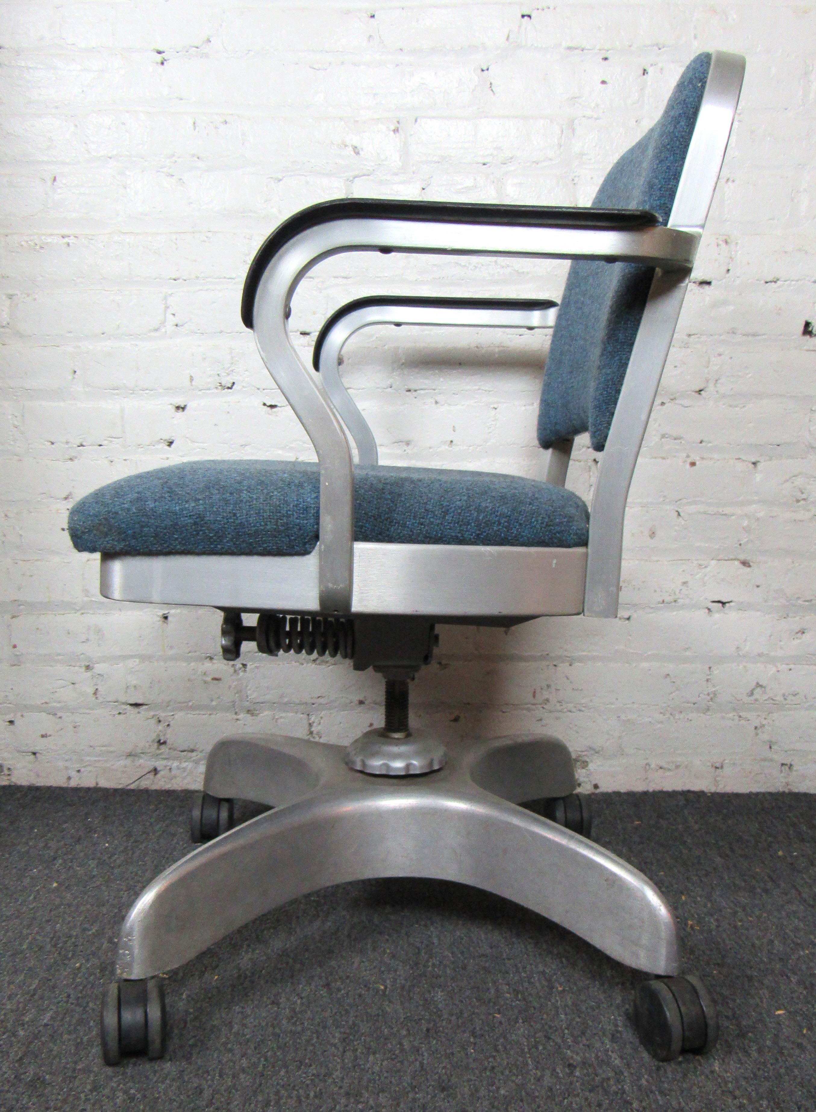 Mid-Century Modern Industrial Emeco Office Chair In Good Condition In Brooklyn, NY