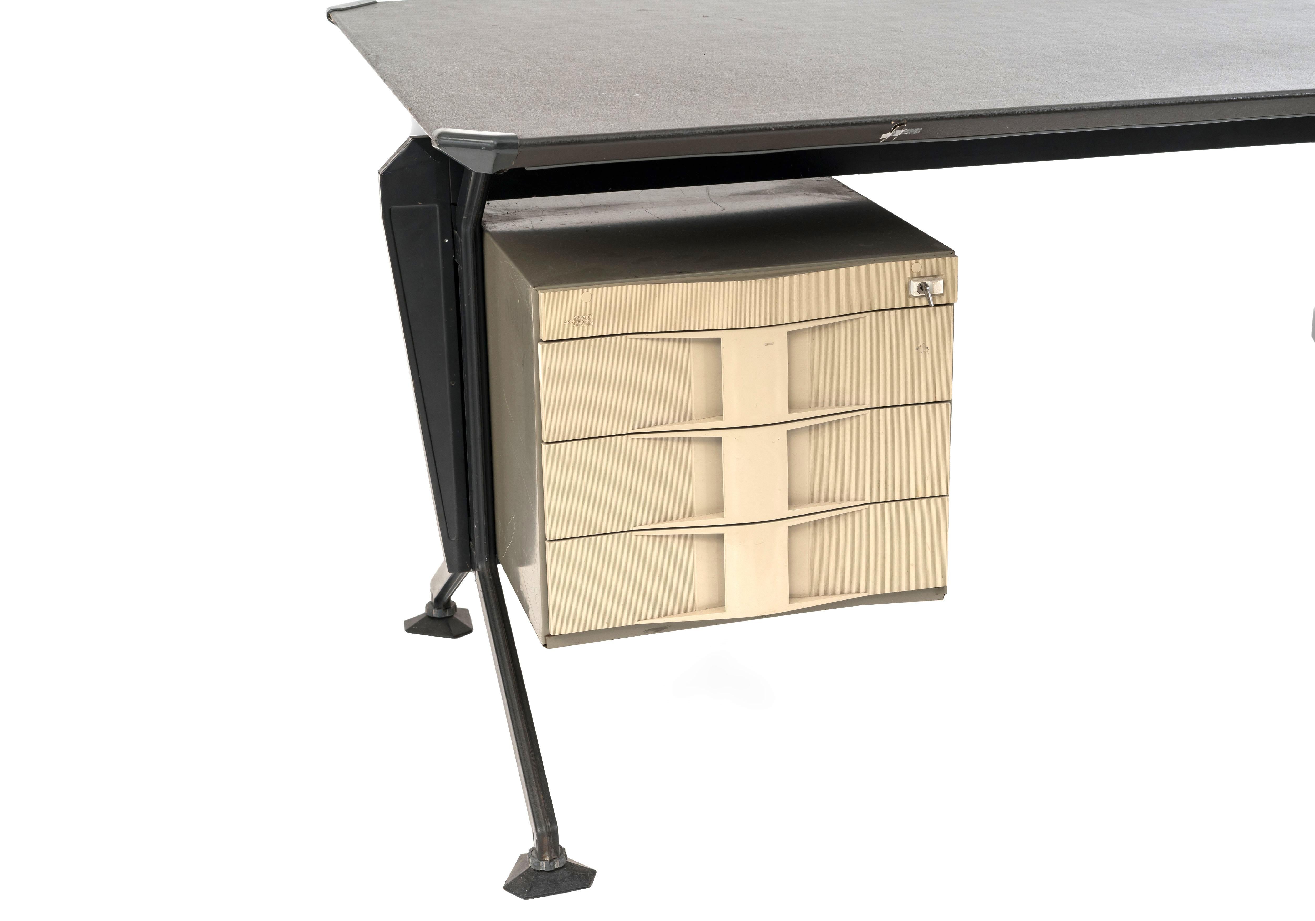 Mid-Century Modern Industrial Architectural Arco Series metal desk with faux textured leather top, black metal legs, and suspended beige metal drawers, 3 on the left & a single file drawer on the right, (STUDIO BBPR FOR OLIVETTI).
