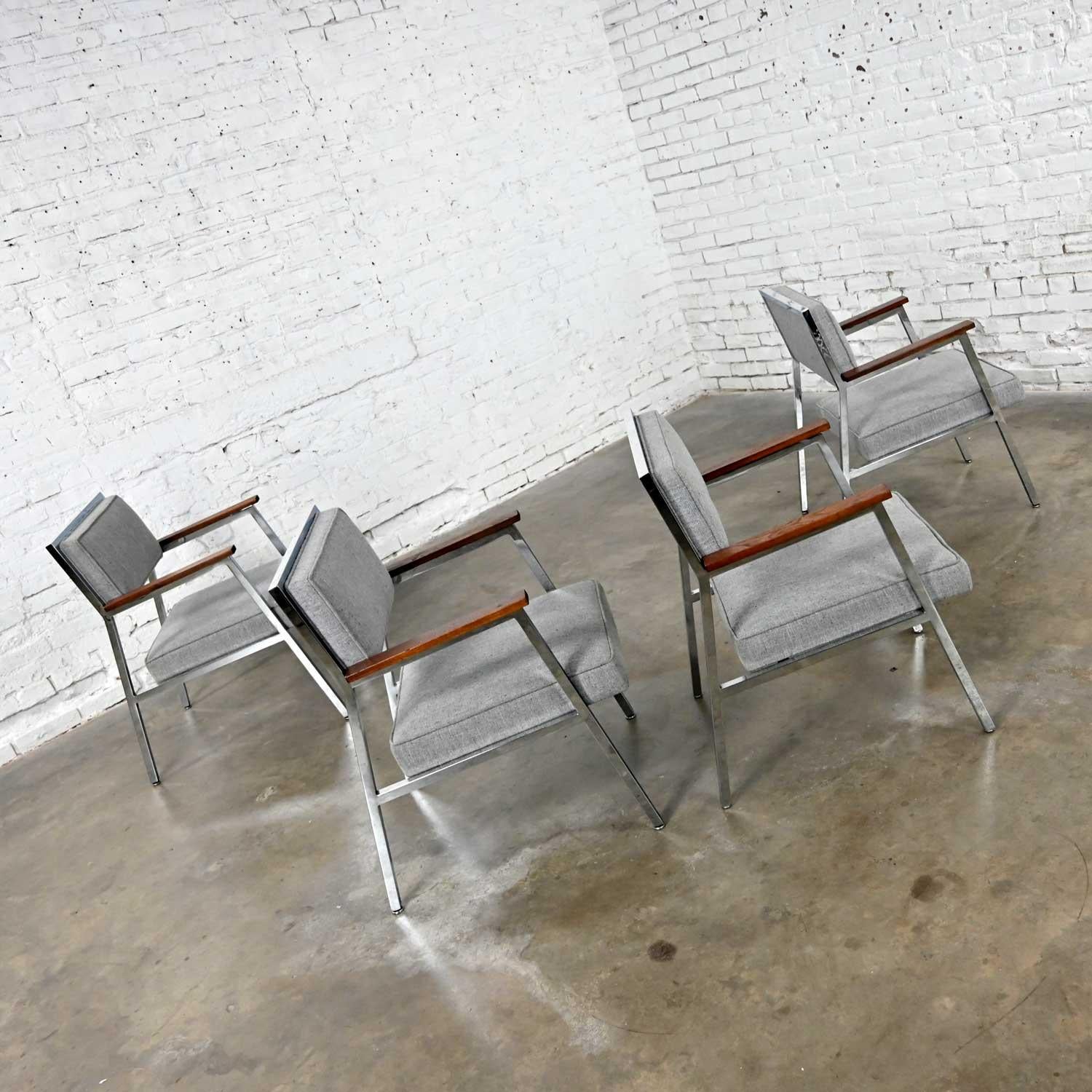 Mid-Century Modern Industrial Style Chrome & Gray Armchairs by Steelcase set 4 In Good Condition For Sale In Topeka, KS