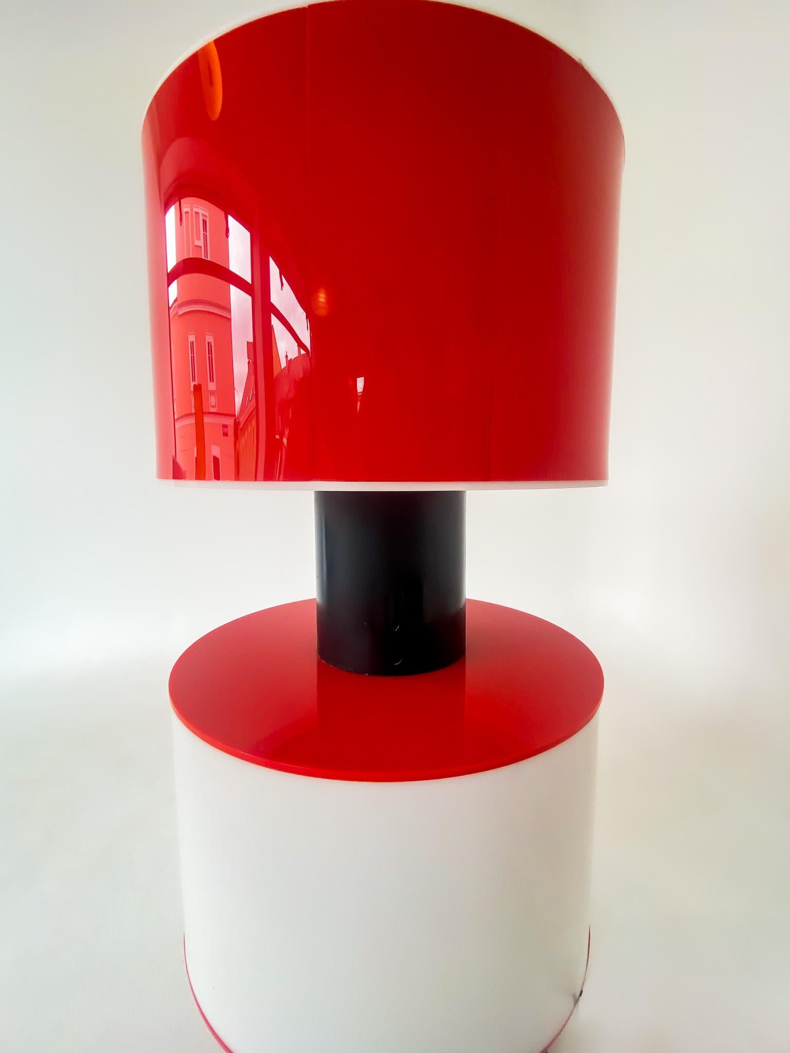 Métal Lampadaire de style industriel moderne du milieu du siècle, rouge et blanc, Texaco, États-Unis, années 1970