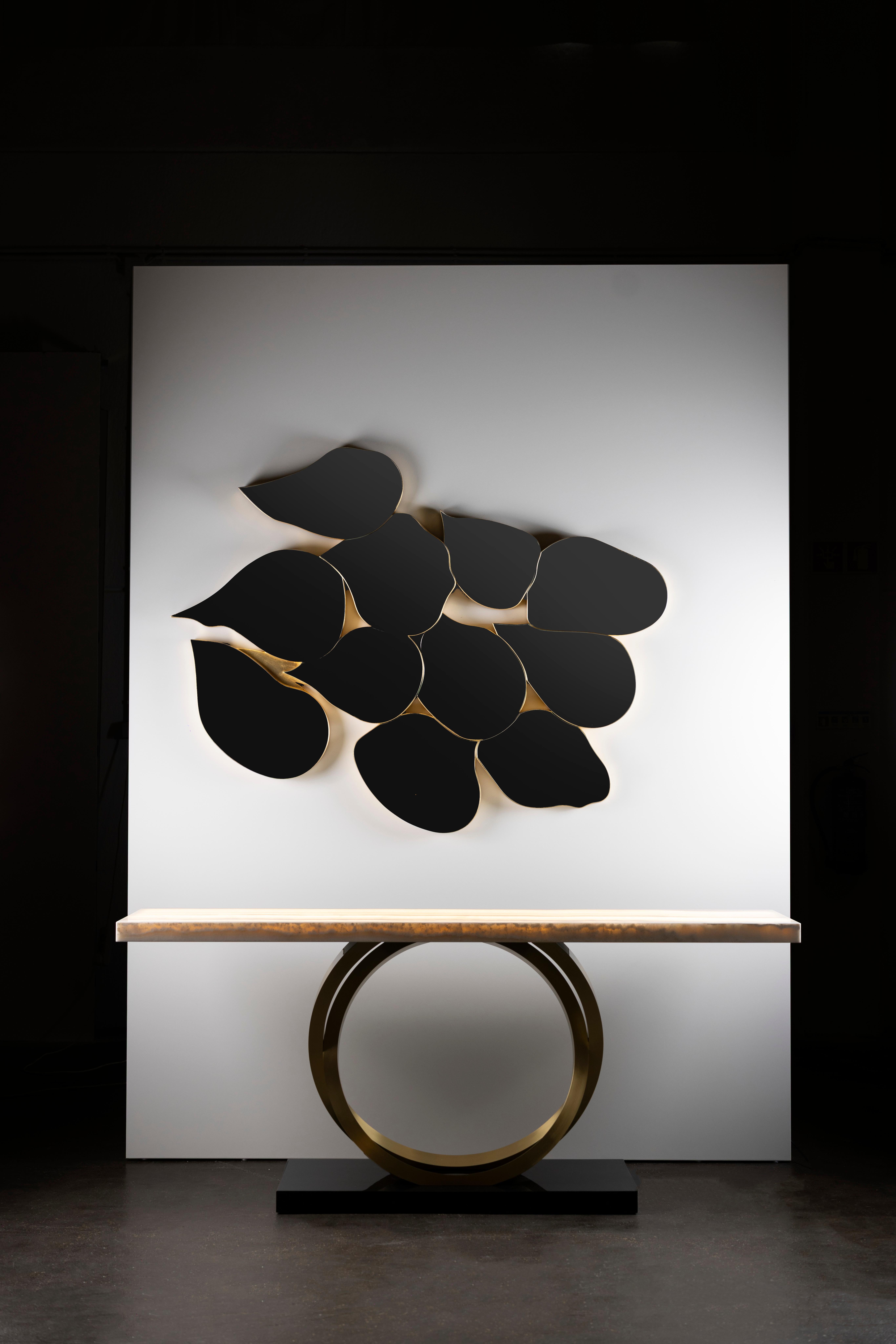 Specchio Infinity di metà secolo, collezione moderna, realizzato a mano in Portogallo - Europa di Greenapple.

Lo specchio da parete Infinity riflette lo scorrere del tempo in uno sguardo infinito, catturando l'attenzione a ogni incontro.