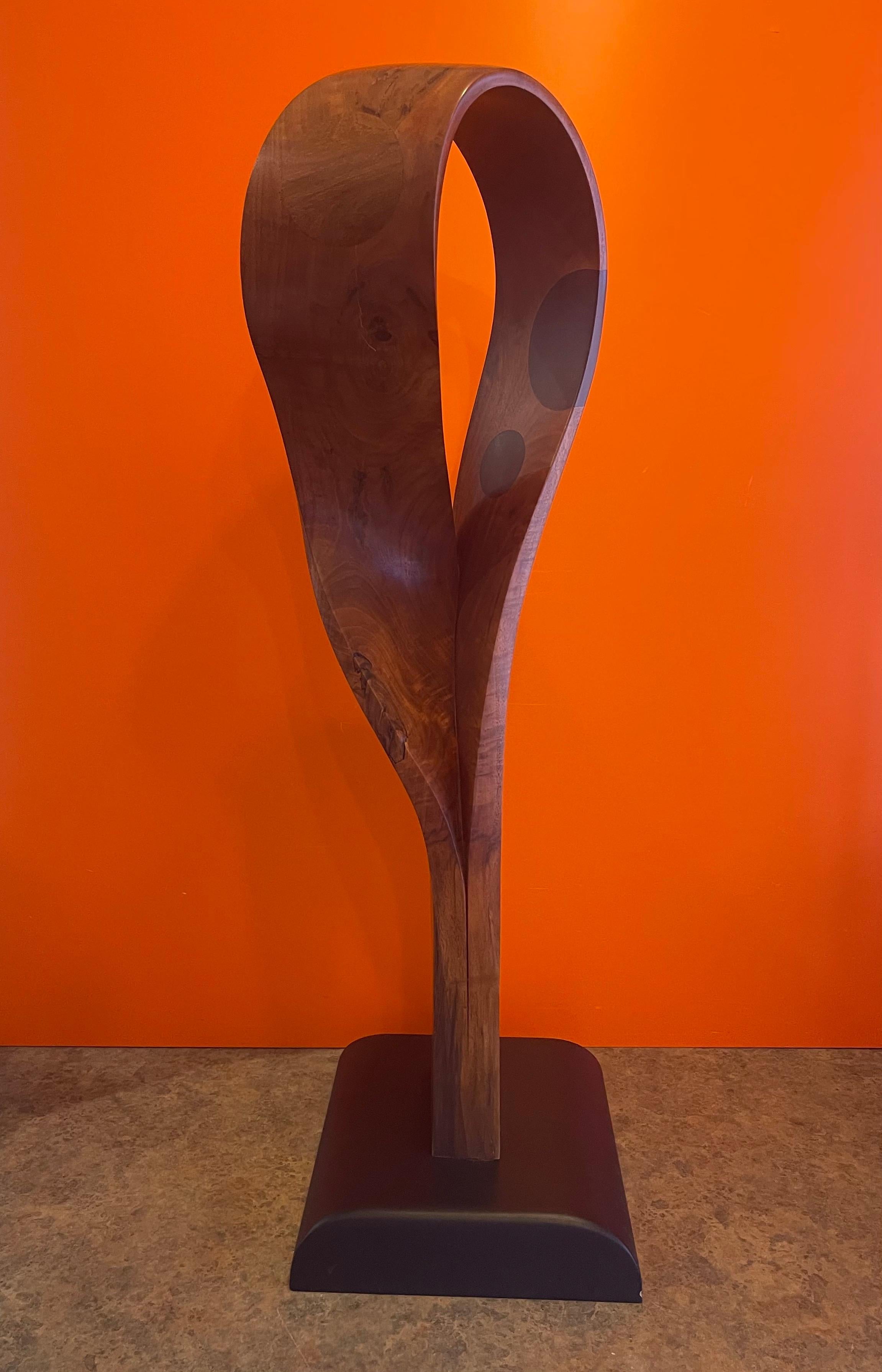 Sculpture abstraite de forme libre en bois incrusté, mi-siècle moderne en vente 7
