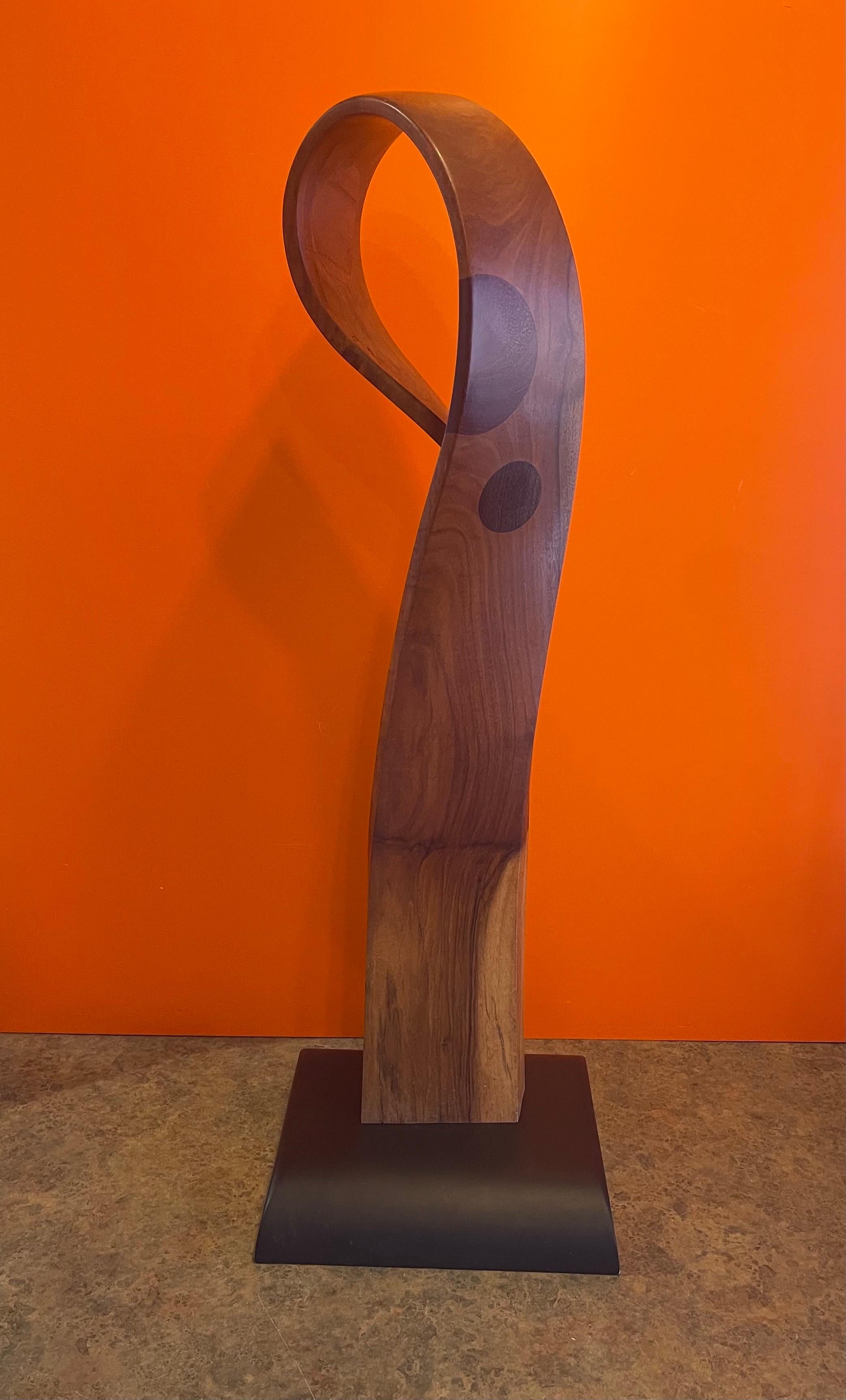 Sculpture abstraite de forme libre en bois incrusté, mi-siècle moderne en vente 8