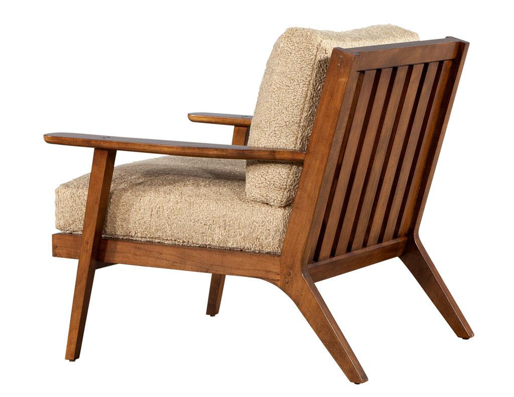 Mid-Century Modern inspirierter Ahorn-Loungesessel von Ellen Degeneres Mildas Chair im Angebot 1