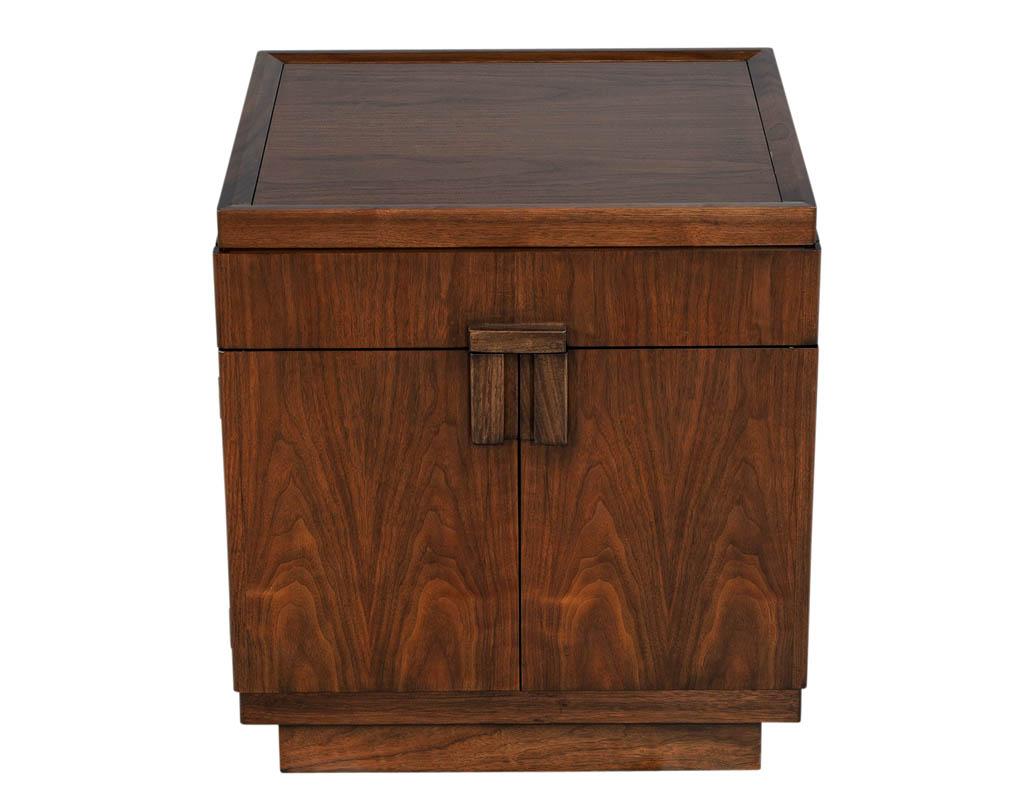 Mid-Century Modern Inspired Walnut End Table Chest In Excellent Condition For Sale In North York, ON