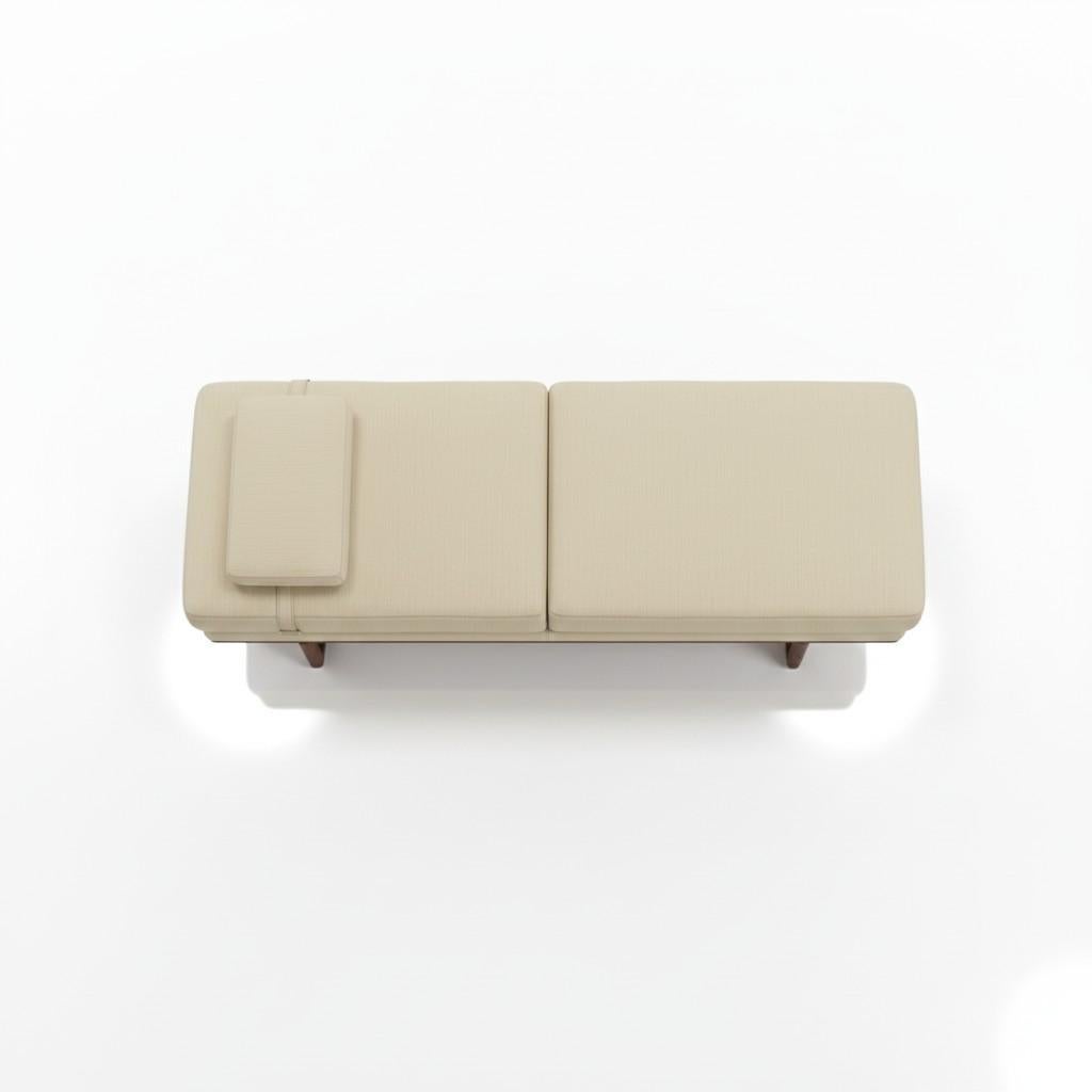 Modernes Holz und gepolstertes Daybed aus der Jahrhundertmitte - Mondo Design Studio (Handgefertigt) im Angebot