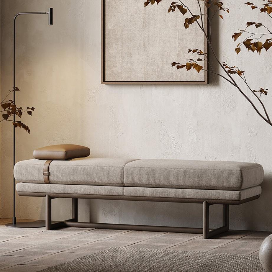 Modernes Holz und gepolstertes Daybed aus der Jahrhundertmitte - Mondo Design Studio im Angebot 1